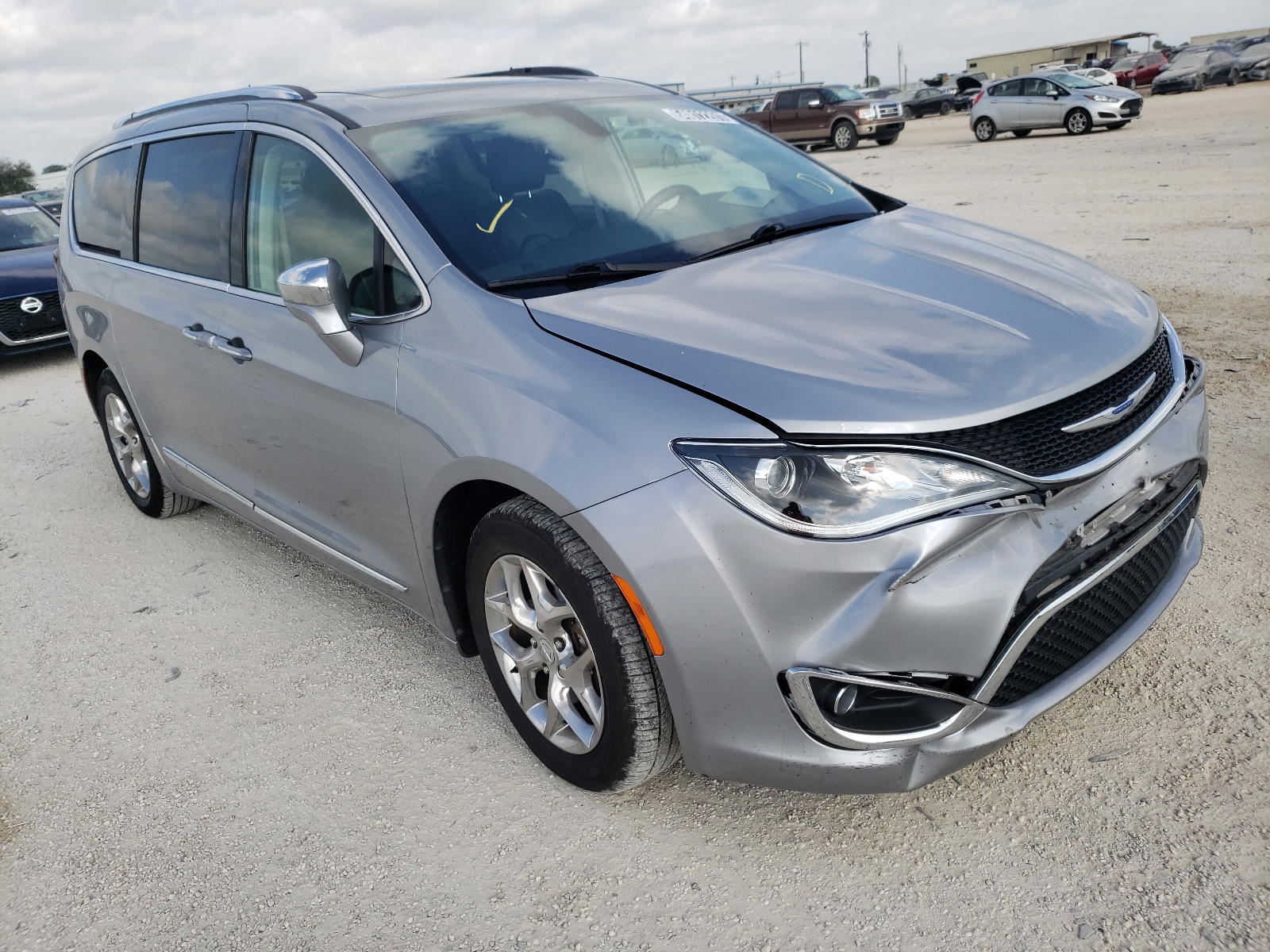 CHRYSLER PACIFICA L 2018 with VIN 2C4RC1GGXJR272506 - Photo from auction