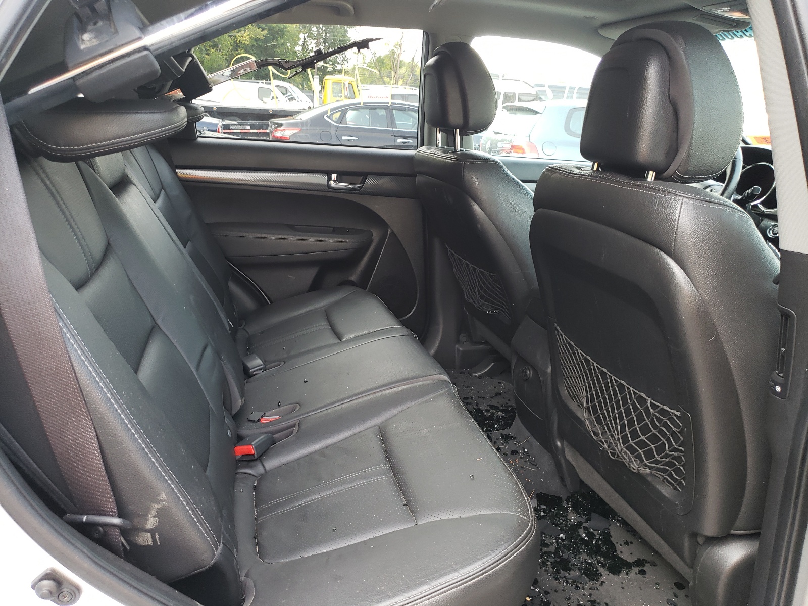 Photo 6 from auction – 2011 KIA SORENTO SX with VIN 5XYKWDA26BG144261