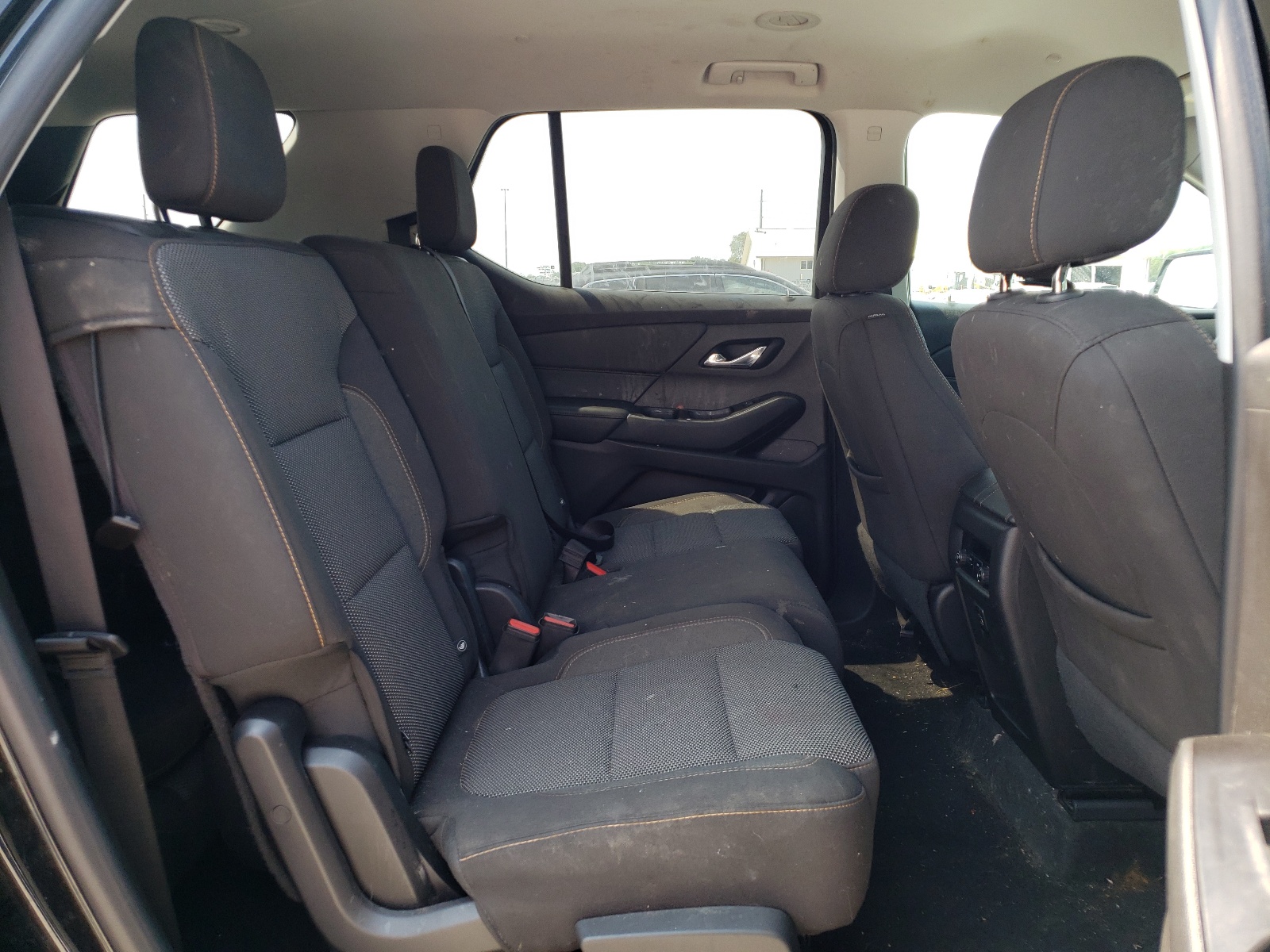 Photo 6 from auction – 2018 CHEVROLET TRAVERSE L with VIN 1GNERFKW4JJ182367