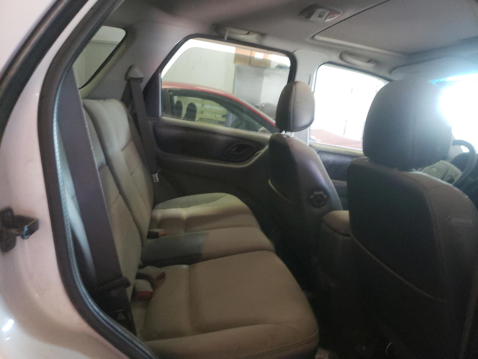Photo 6 from auction – 2003 FORD ESCAPE XLT with VIN 1FMCU93133KA80246