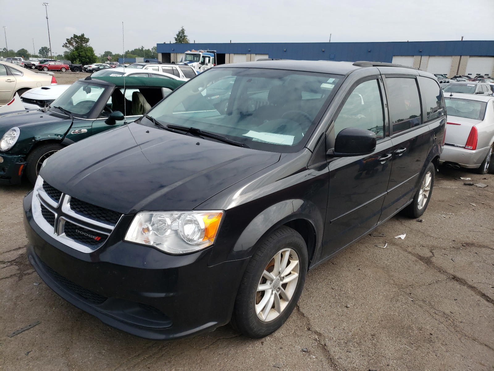 Photo 2 from auction – 2016 DODGE GRAND CARA with VIN 2C4RDGCG3GR184928