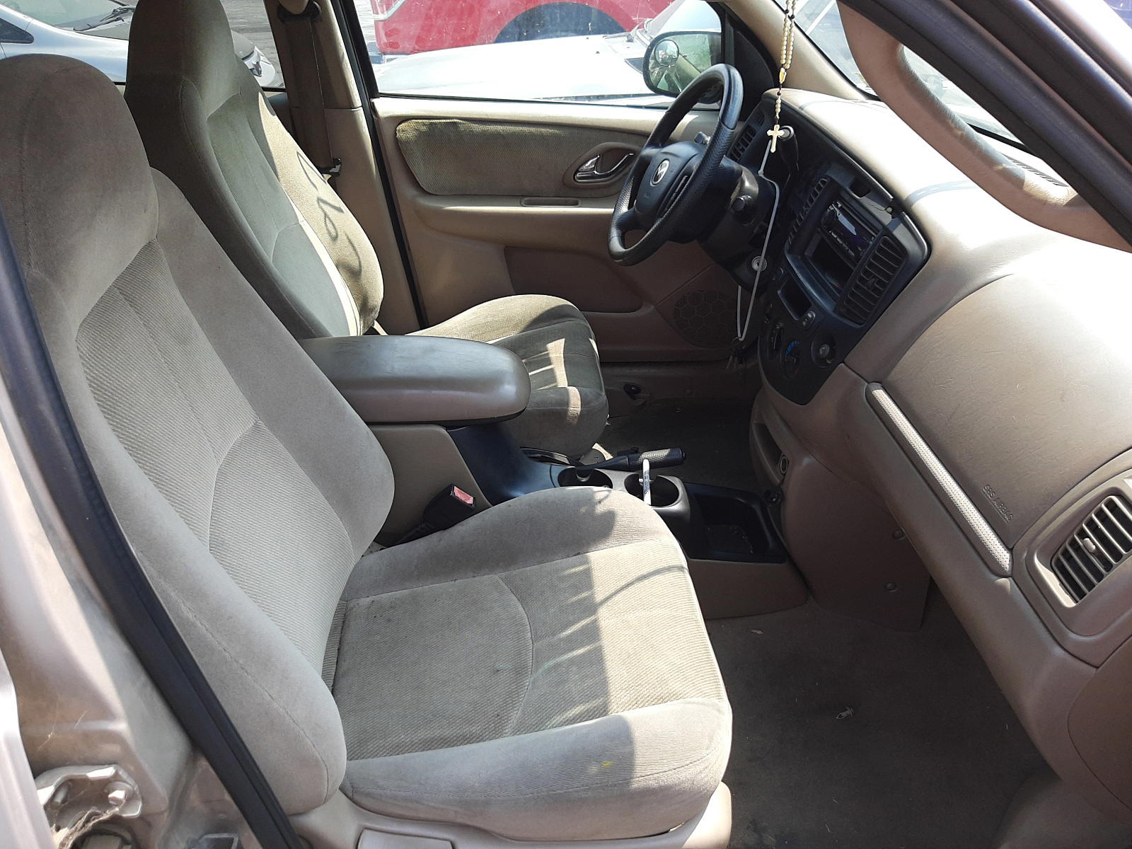 Photo 5 from auction – 2001 MAZDA TRIBUTE LX with VIN 4F2CU081X1KM50341