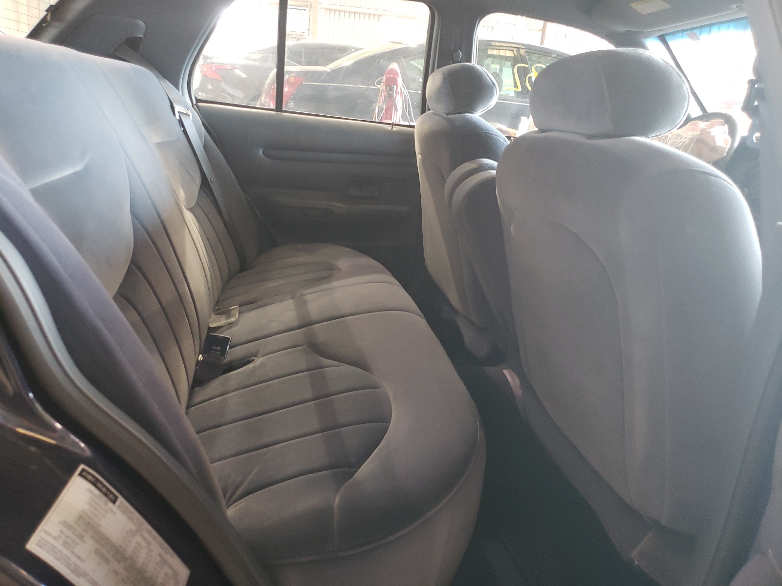 Photo 6 from auction – 1999 FORD CROWN VICT with VIN 2FAFP73W9XX154514