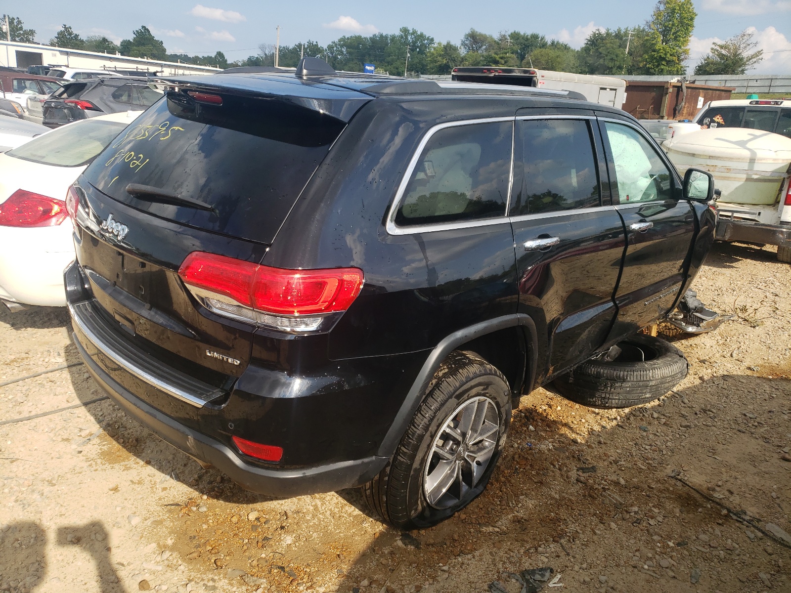 Photo 4 from auction – 2017 JEEP GRAND CHER with VIN 1C4RJFBGXHC835695