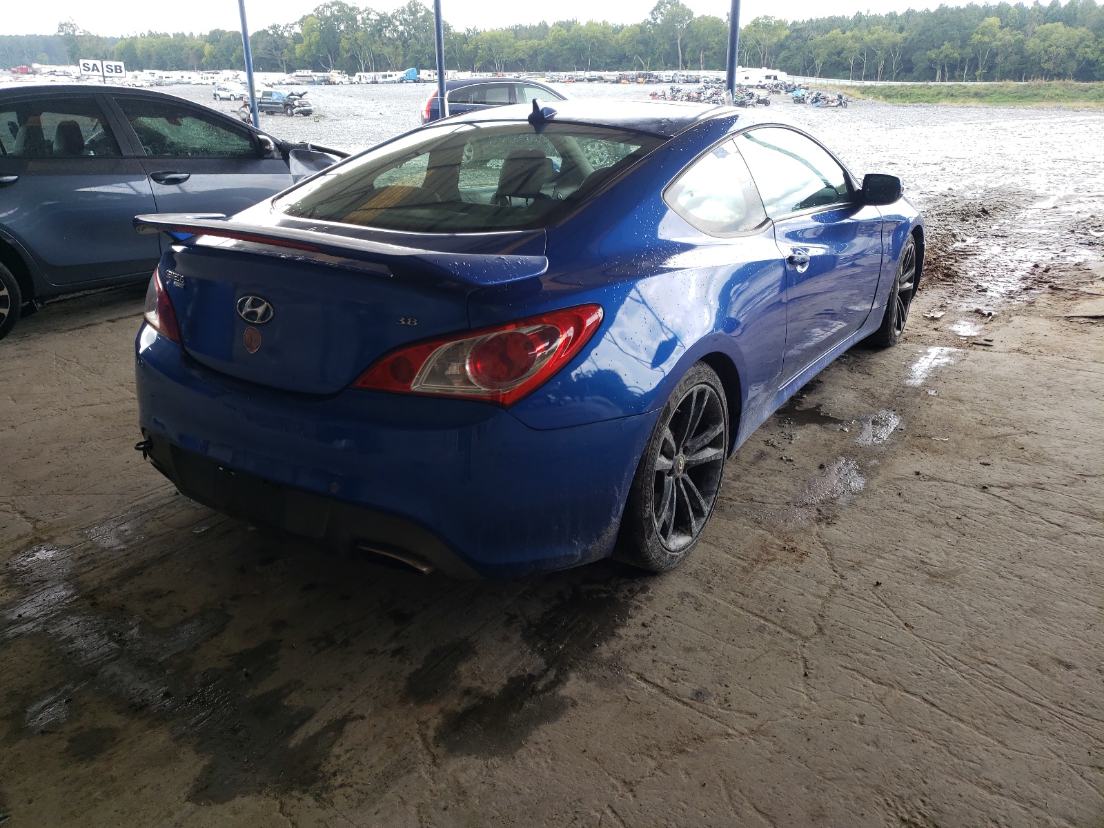Photo 4 from auction – 2011 HYUNDAI GENESIS CO with VIN KMHHU6KH1BU057537