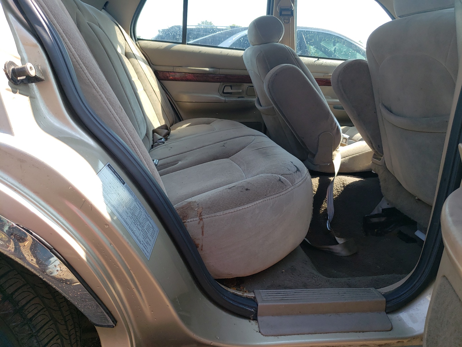 Photo 6 from auction – 2000 MERCURY GRAND MARQ with VIN 2MEFM75W8YX698745