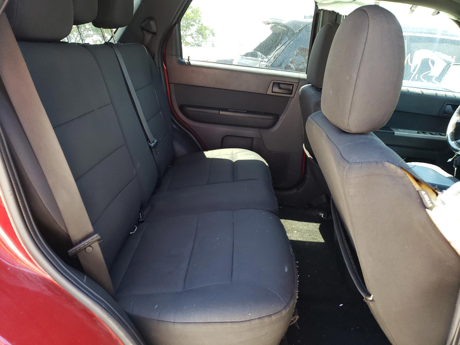 Photo 6 from auction – 2011 FORD ESCAPE XLT with VIN 1FMCU0D74BKB63763