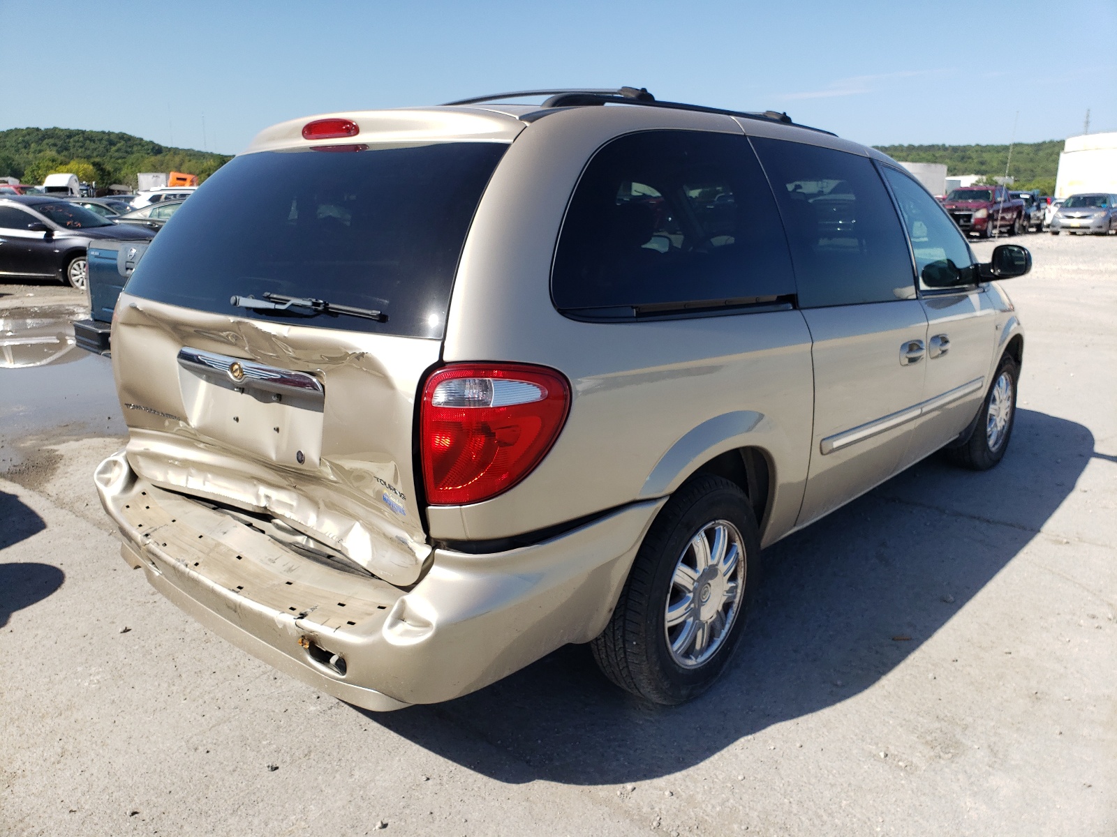 Photo 4 from auction – 2007 CHRYSLER TOWN & COU with VIN 2A4GP54L67R279556