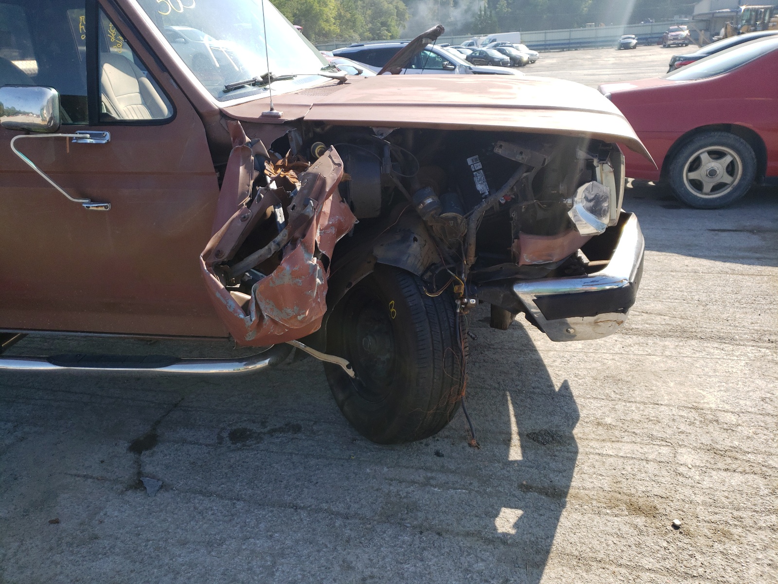 Photo 9 from auction – 1990 FORD F250 with VIN 1FTHX25G7LKB52155