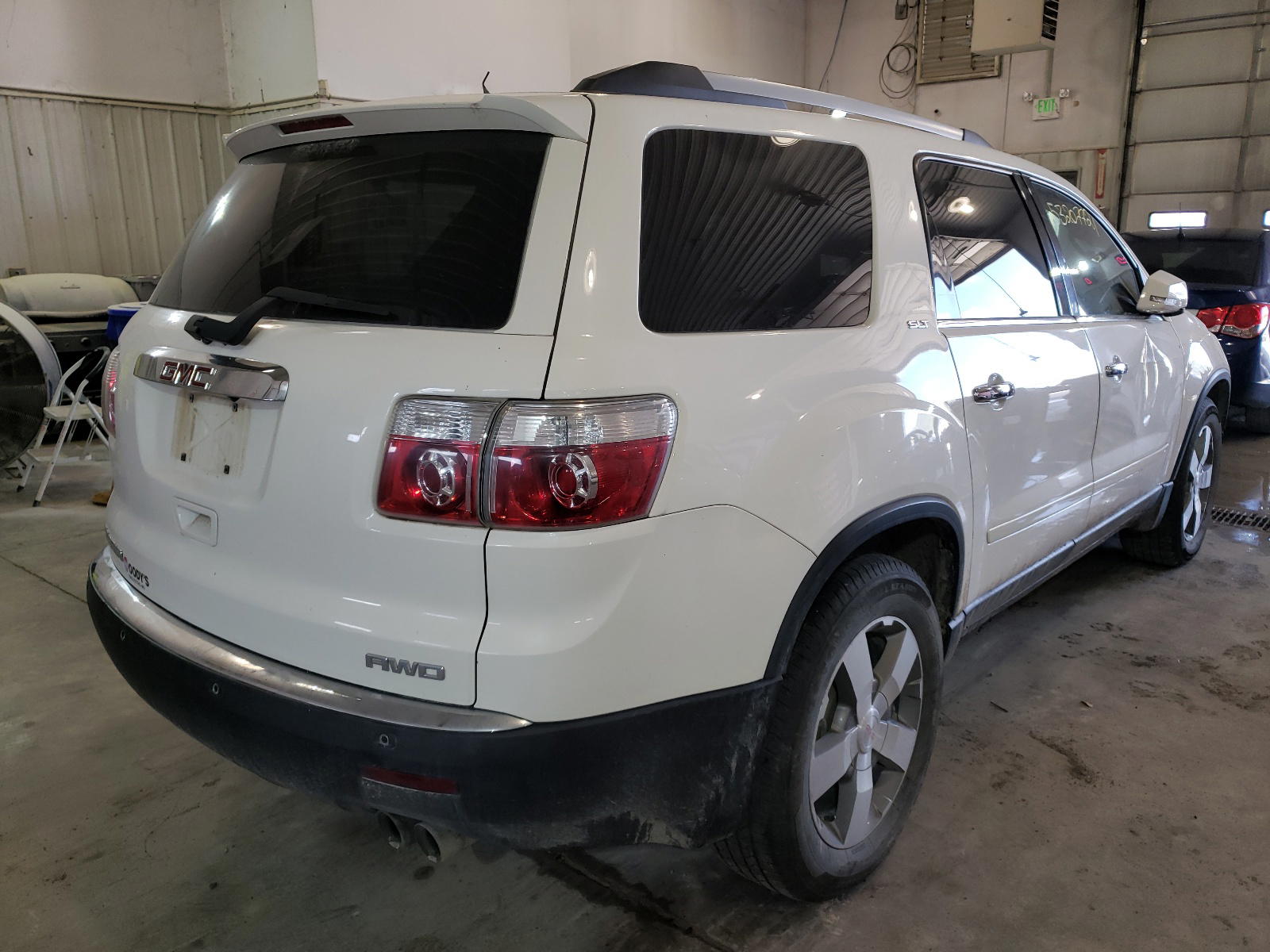 Photo 4 from auction – 2011 GMC ACADIA SLT with VIN 1GKKVREDXBJ391024