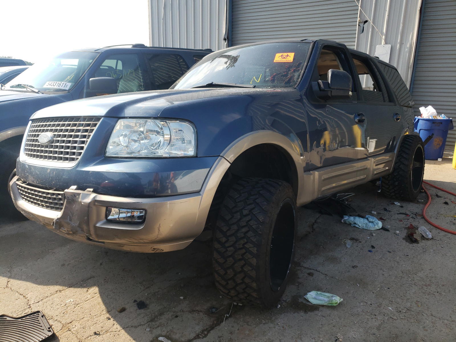 Photo 2 from auction – 2004 FORD EXPEDITION with VIN 1FMFU17L44LA41333