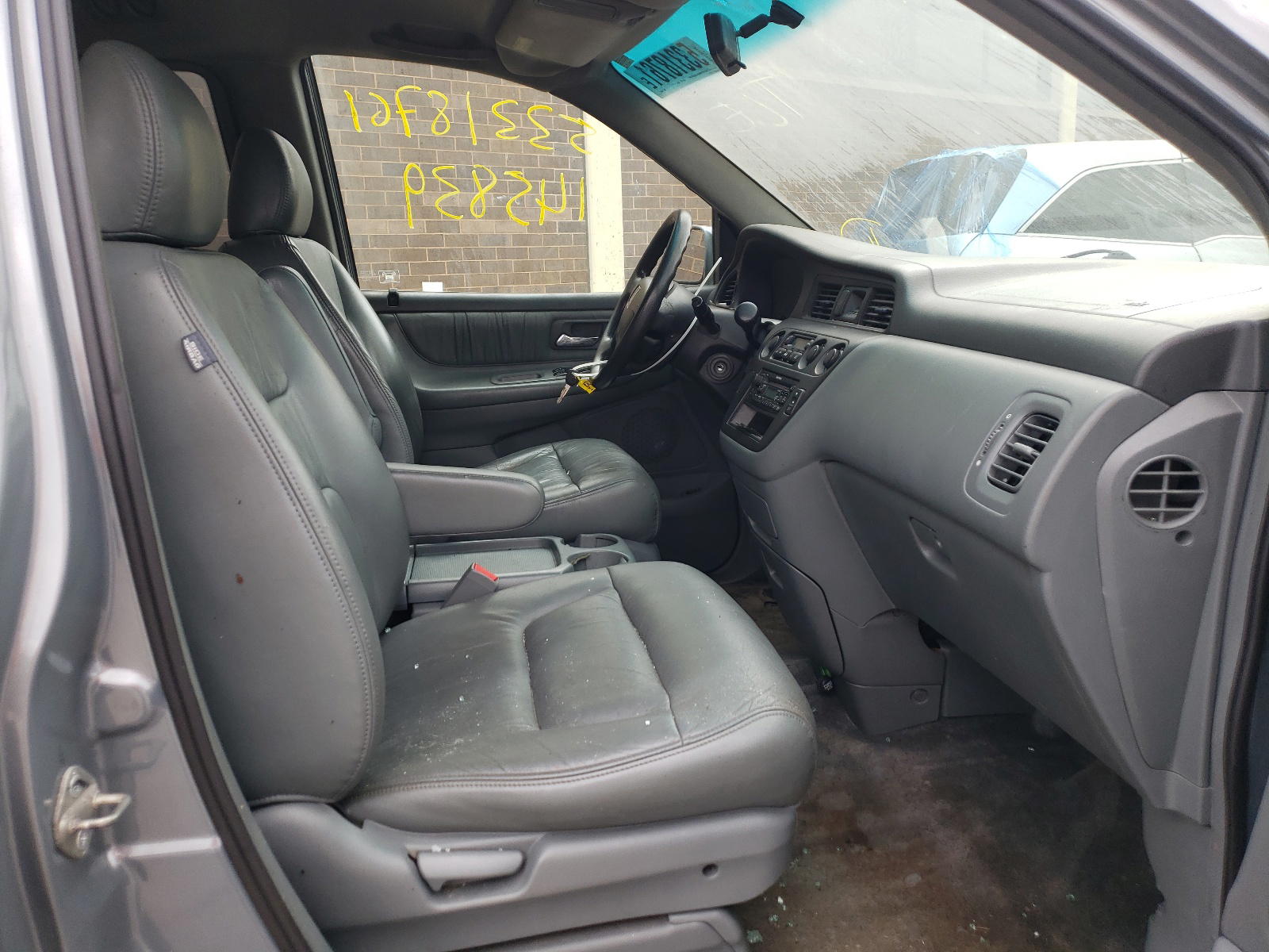 Photo 5 from auction – 2002 HONDA ODYSSEY EX with VIN 5FNRL189X2B024561