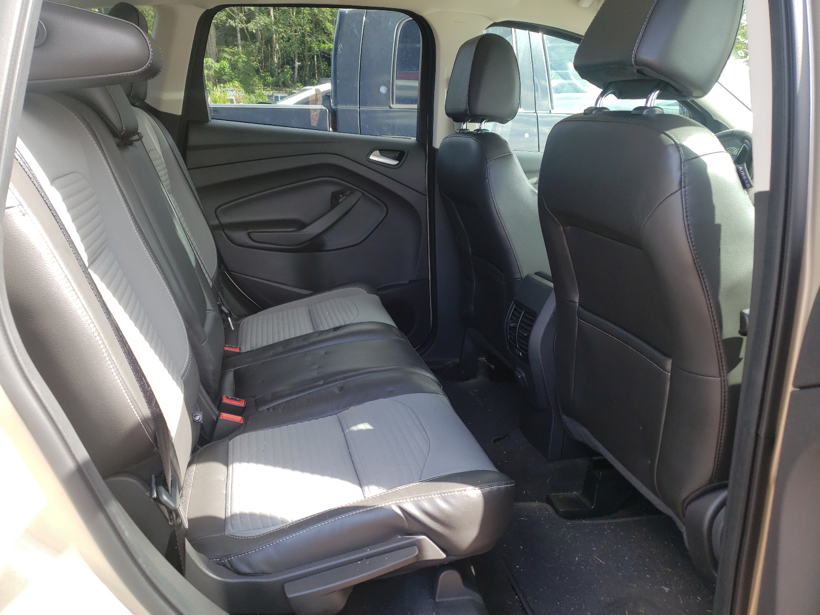 Photo 6 from auction – 2017 FORD ESCAPE SE with VIN 1FMCU0G91HUF08869