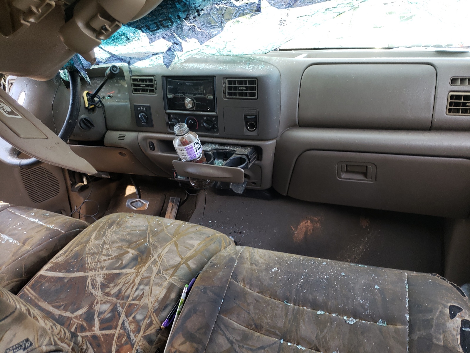 Photo 9 from auction – 2004 FORD F250 SUPER with VIN 1FTNW21P74EA81180
