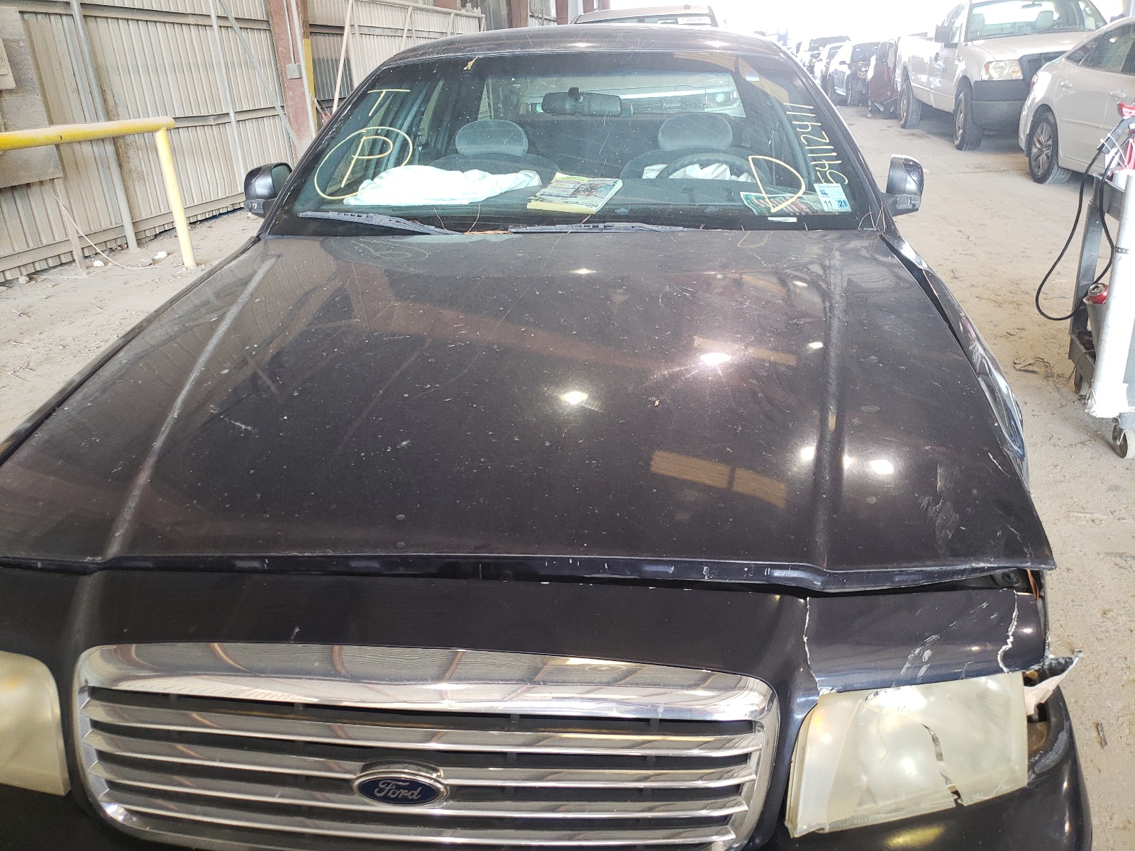 Photo 7 from auction – 1999 FORD CROWN VICT with VIN 2FAFP73W9XX154514