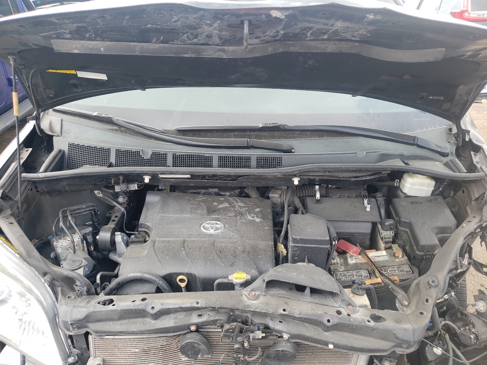 Photo 7 from auction – 2011 TOYOTA SIENNA XLE with VIN 5TDDK3DC7BS010963