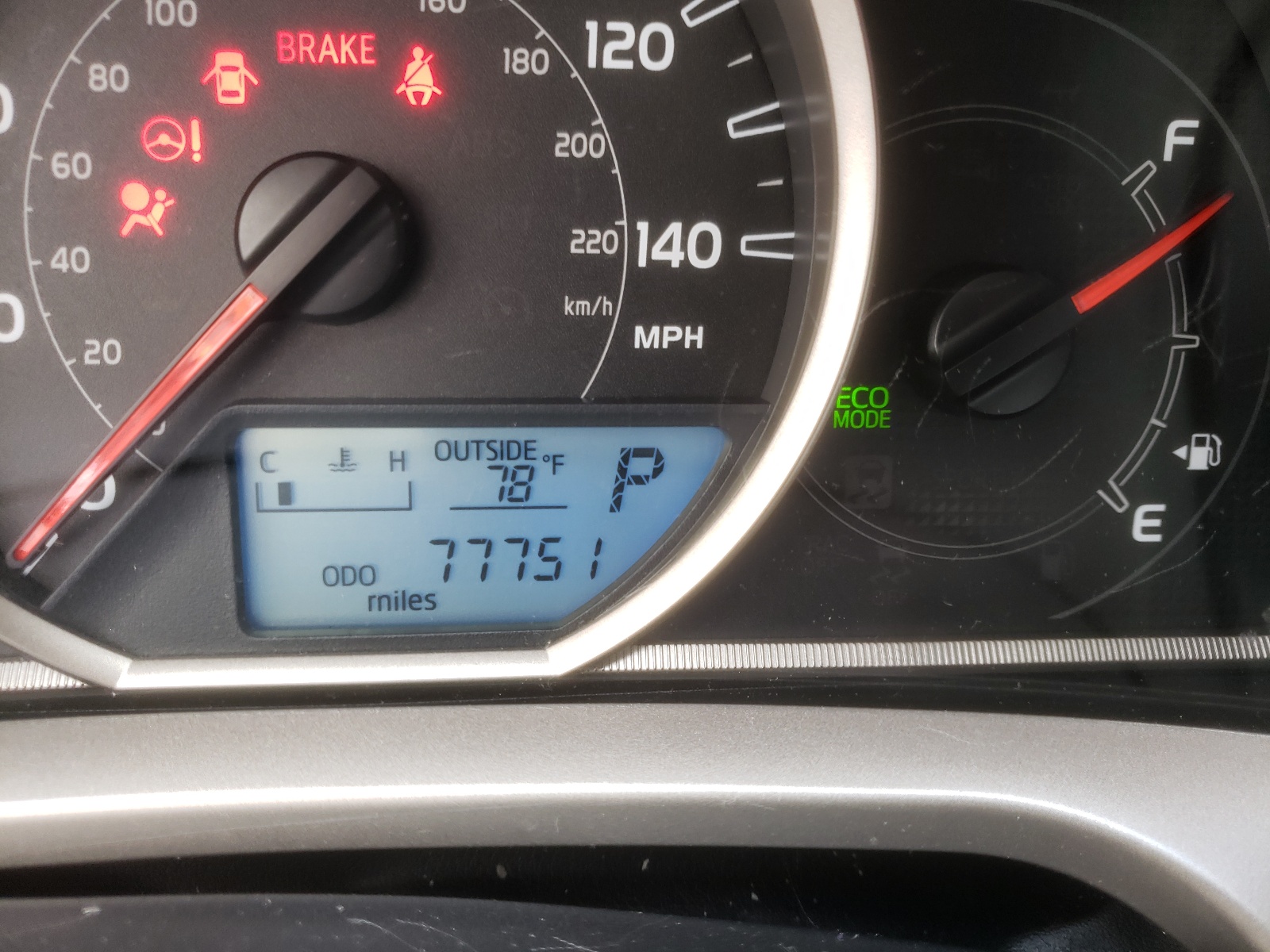 Photo 8 from auction – 2015 TOYOTA RAV4 LE with VIN JTMBFREV8FJ028051