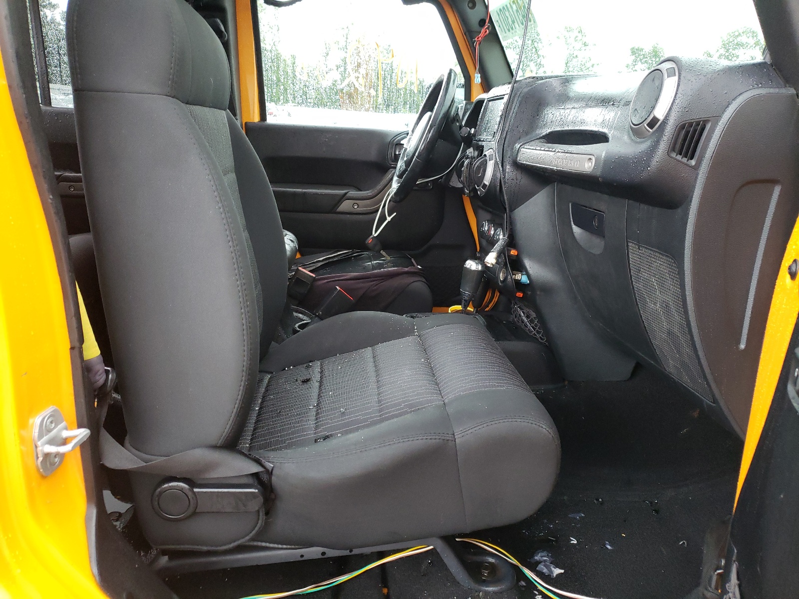 Photo 5 from auction – 2012 JEEP WRANGLER U with VIN 1C4BJWDG3CL129918