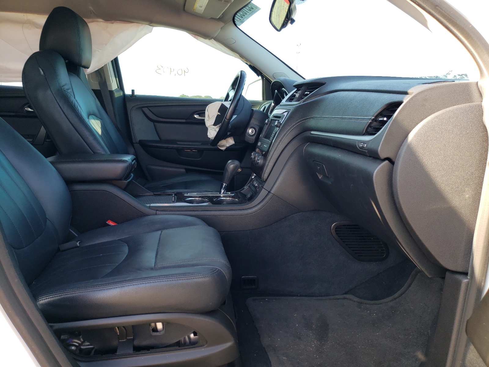 Photo 5 from auction – 2016 CHEVROLET TRAVERSE L with VIN 1GNKRGKD8GJ154314