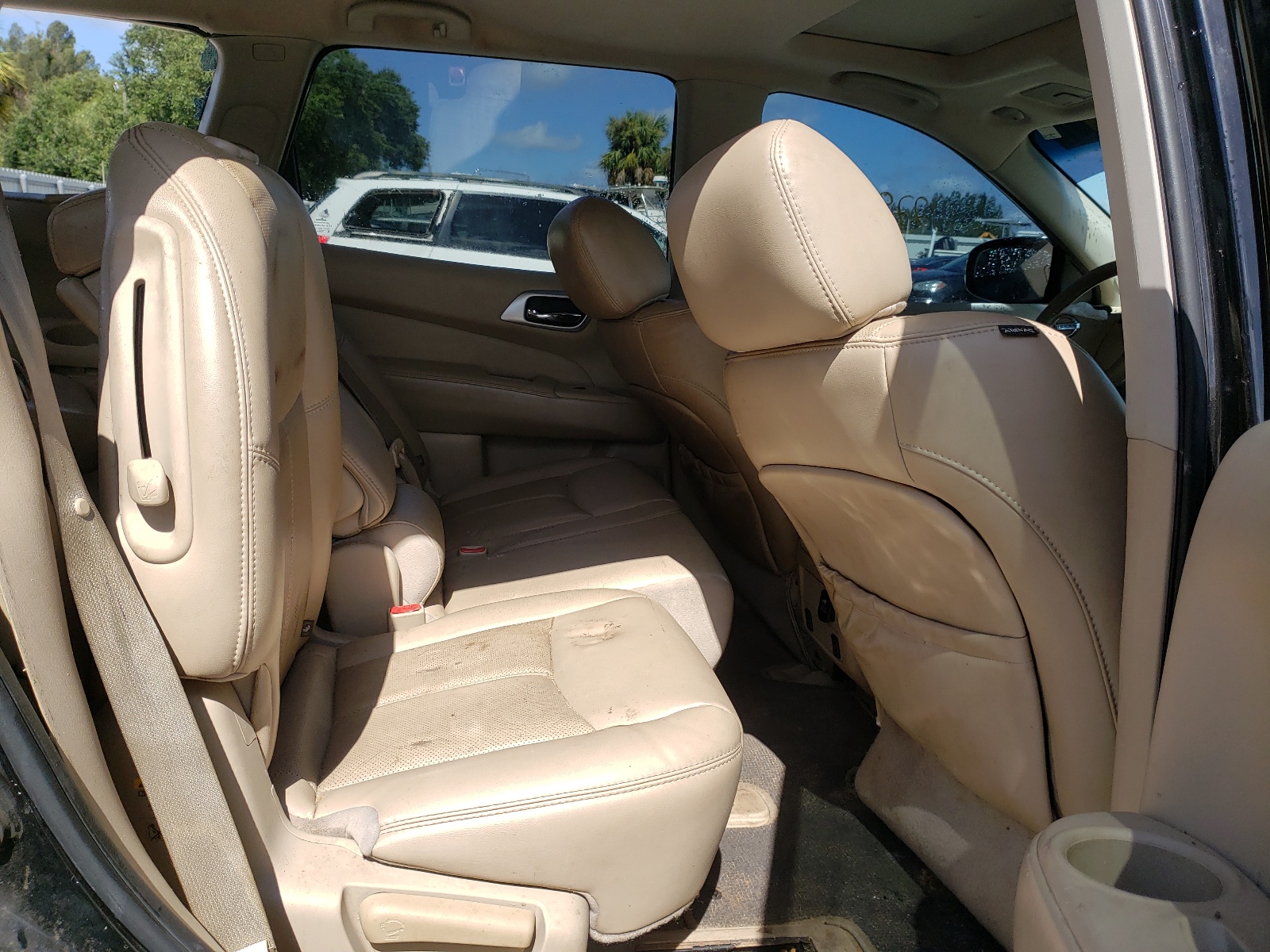 Фото 6 с аукциона – 2015 NISSAN PATHFINDER с VIN 5N1AR2MN4FC654112