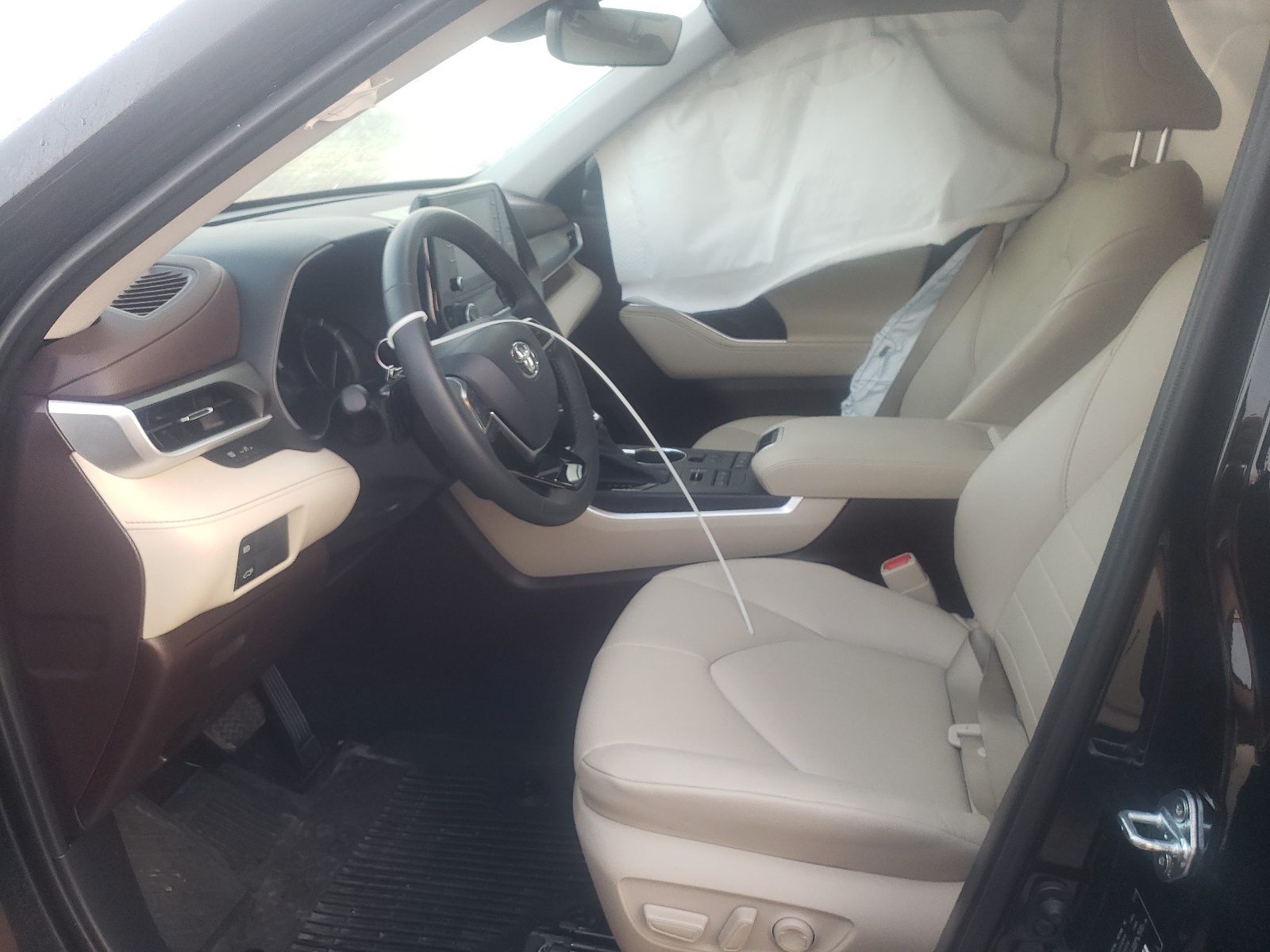 Photo 5 from auction – 2021 TOYOTA HIGHLANDER with VIN 5TDGZRBH9MS088299