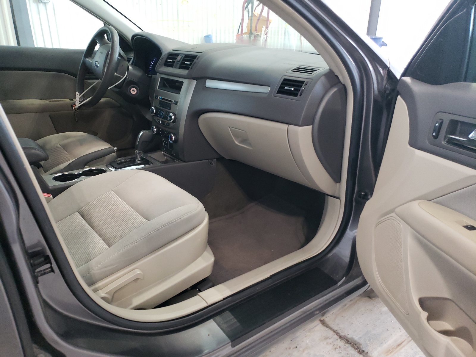 Photo 5 from auction – 2011 FORD FUSION SE with VIN 3FAHP0HA3BR234346