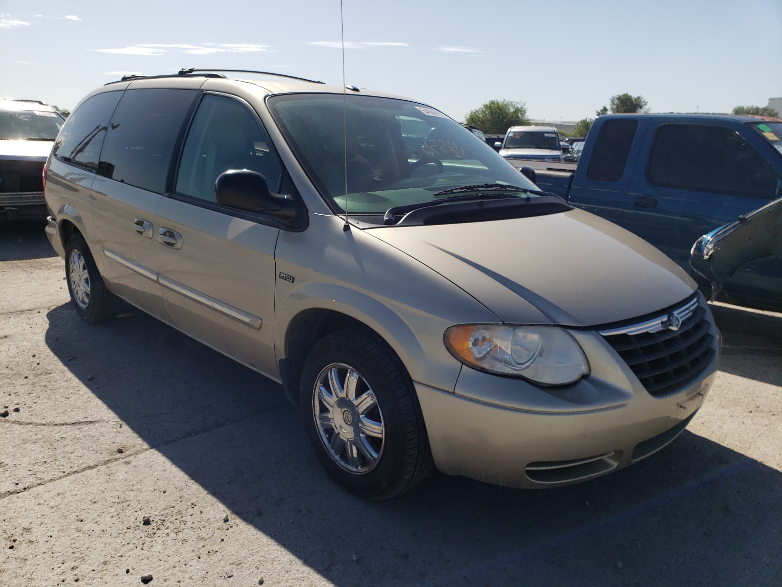 CHRYSLER TOWN & COU 2007 with VIN 2A4GP54L67R279556 - Photo from auction