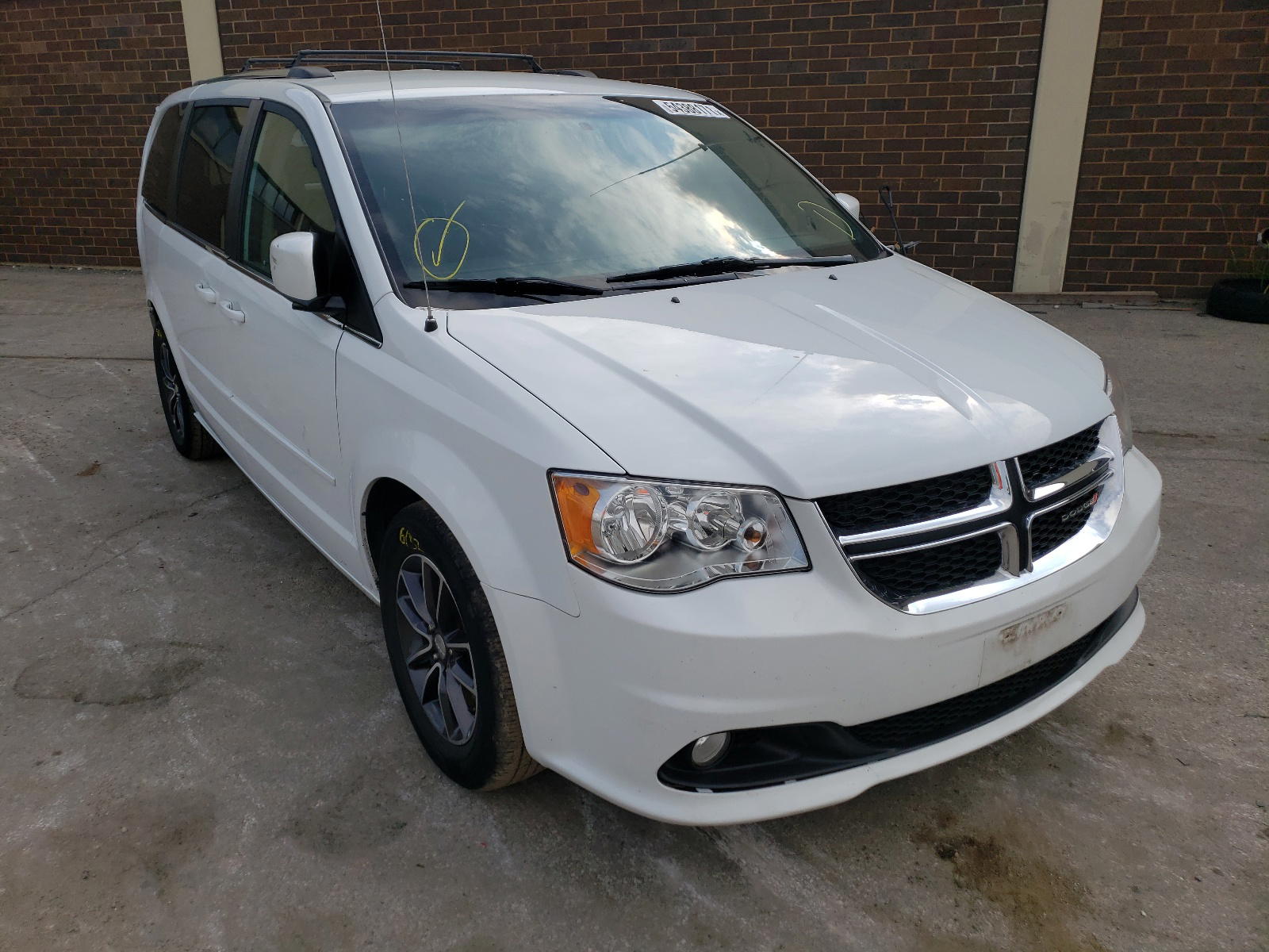 DODGE GRAND CARA 2017 with VIN 2C4RDGCG0HR827544 - Photo from auction