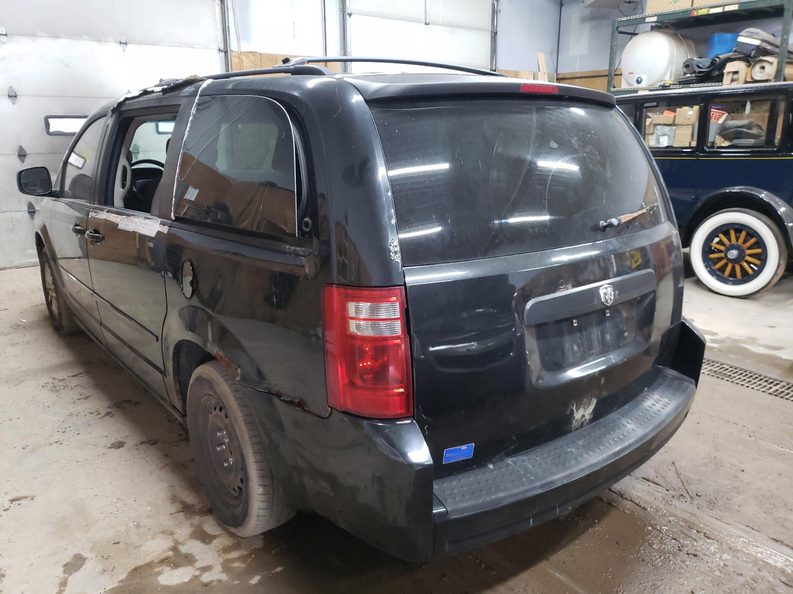 Photo 3 from auction – 2010 DODGE GRAND CARA with VIN 2D4RN4DE2AR101041