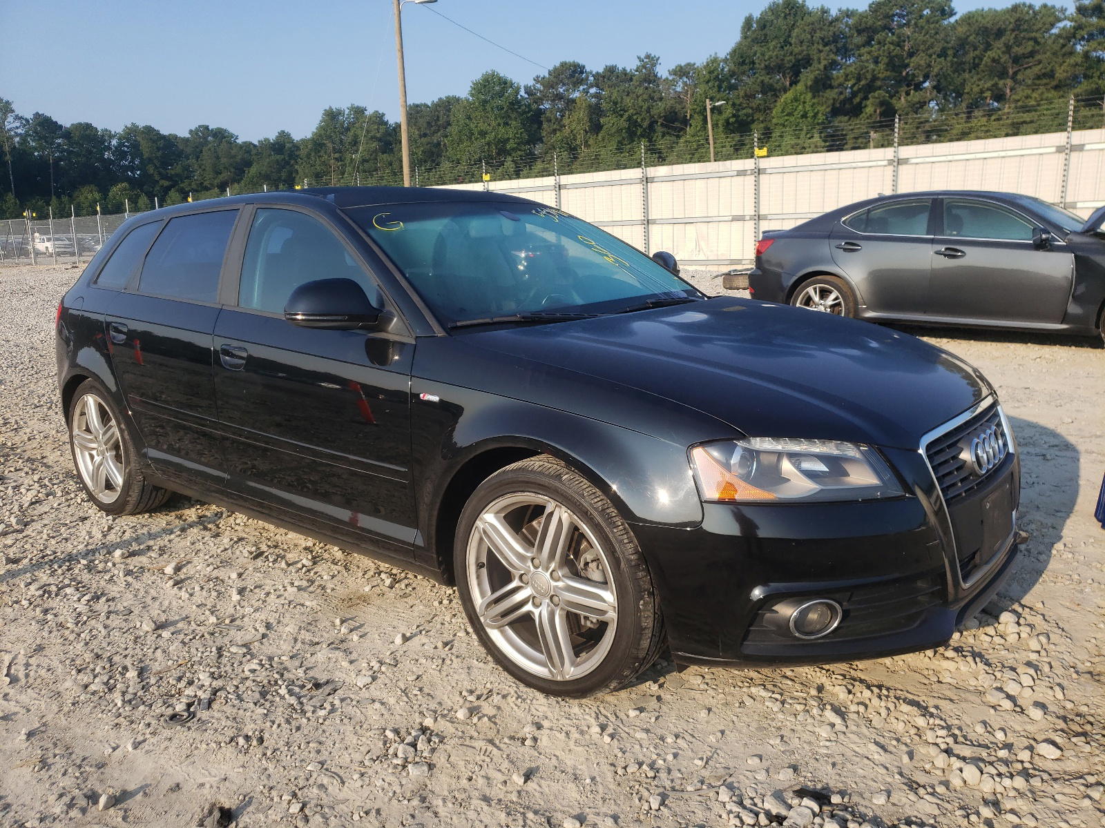 AUDI A3 PREMIUM 2010 with VIN WAUKEAFM1AA121896 - Photo from auction
