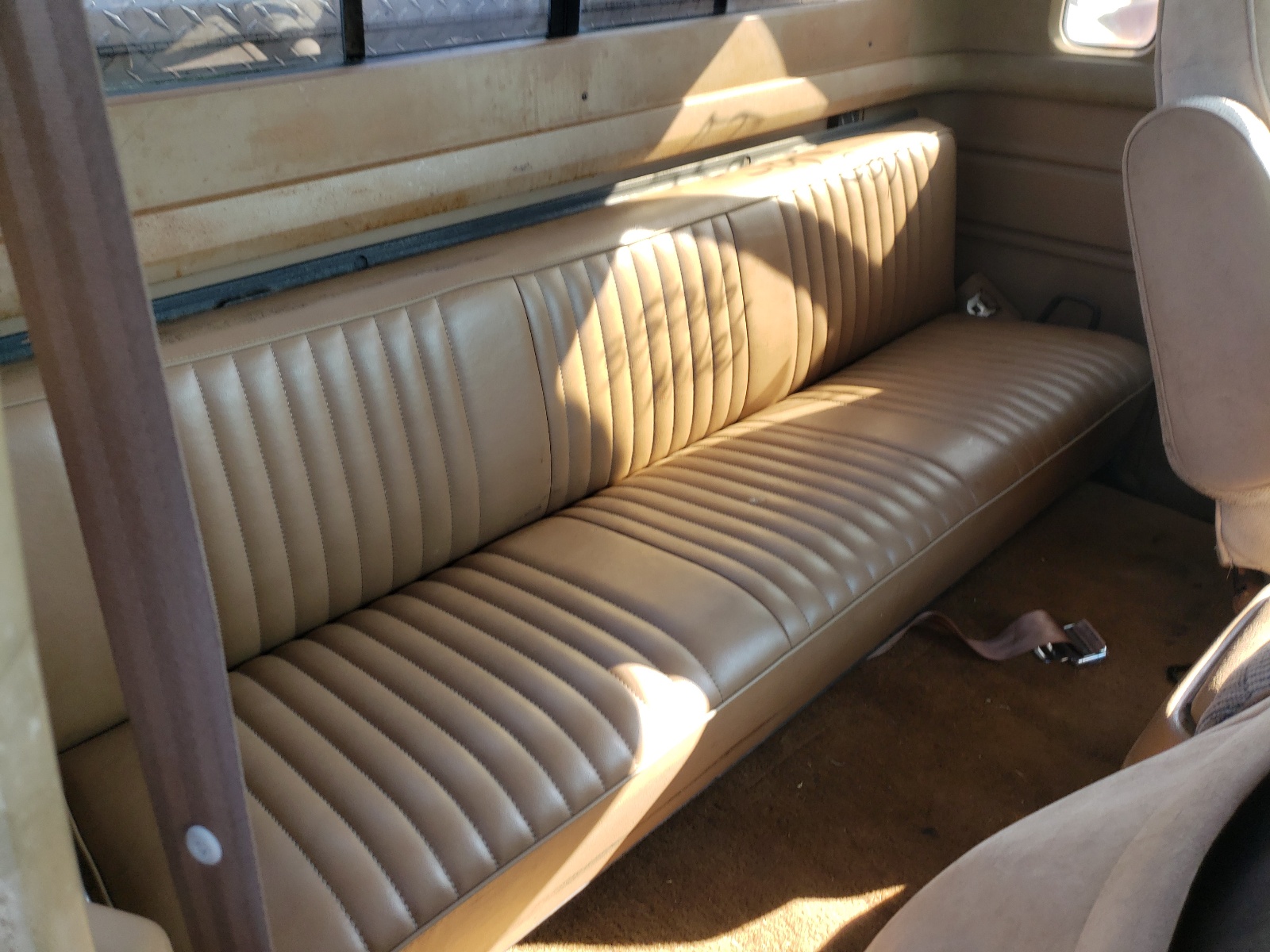 Photo 6 from auction – 1990 FORD F250 with VIN 1FTHX25G7LKB52155