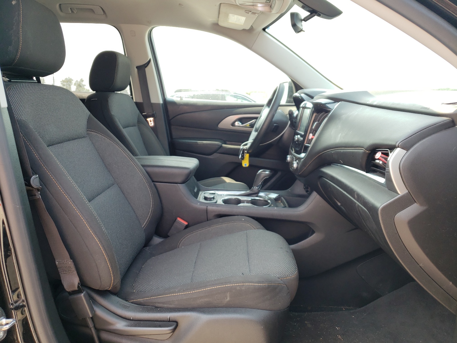 Photo 5 from auction – 2018 CHEVROLET TRAVERSE L with VIN 1GNERFKW4JJ182367