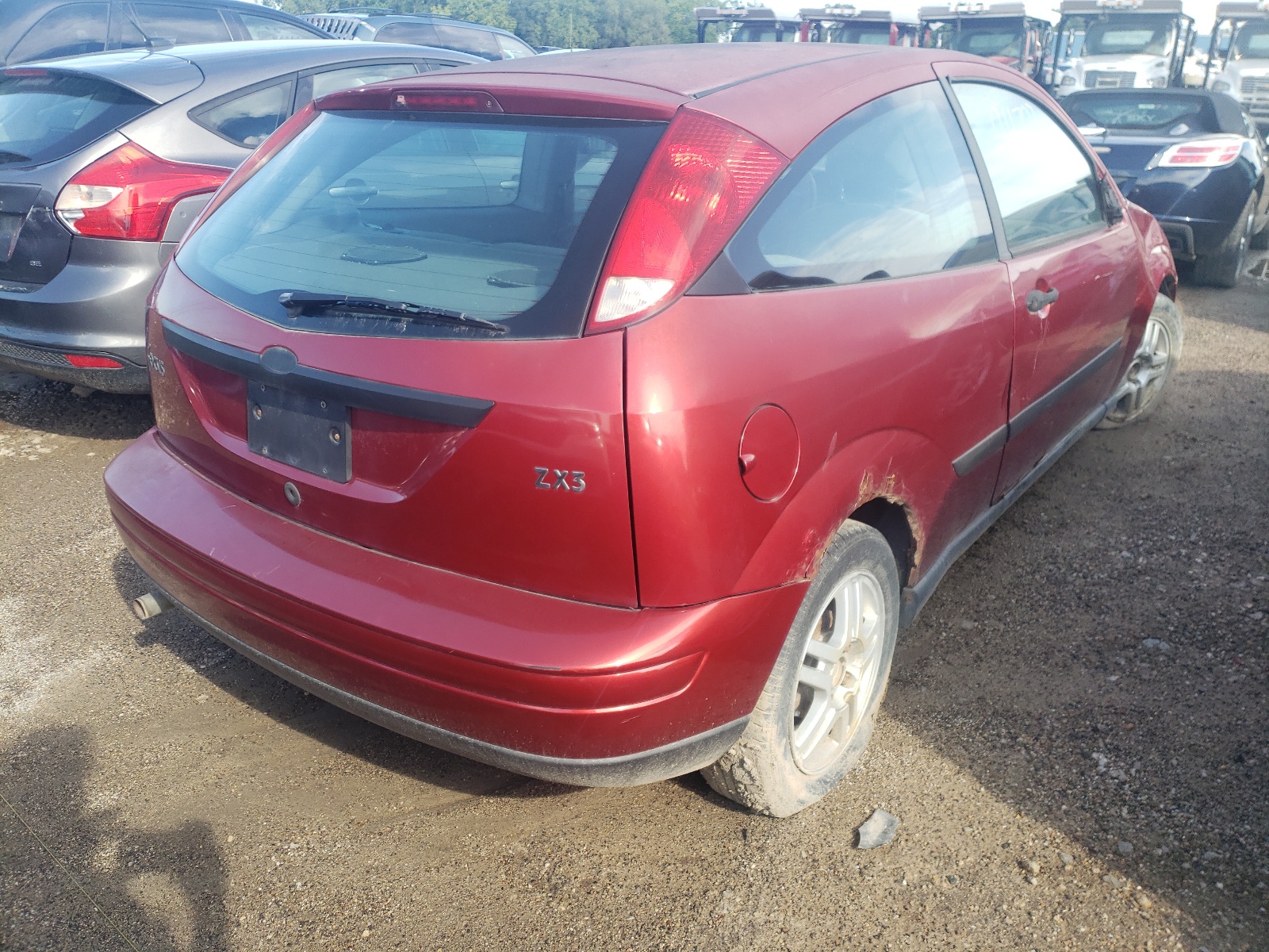 Photo 4 from auction – 2000 FORD FOCUS ZX3 with VIN 3FAFP3132YR129746