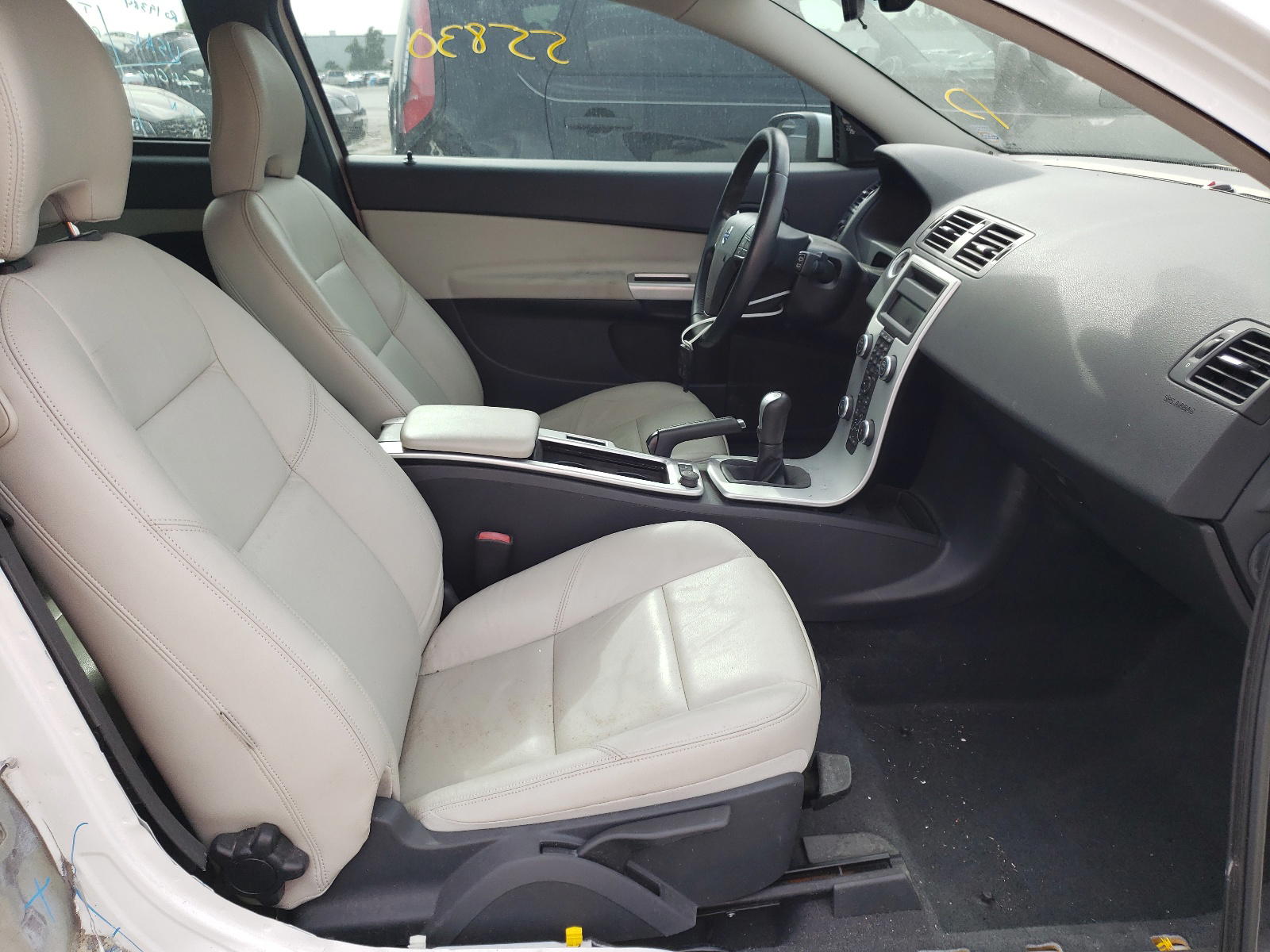 Photo 19 from auction – 2013 VOLVO C30 T5 with VIN YV1672MK2D2307512