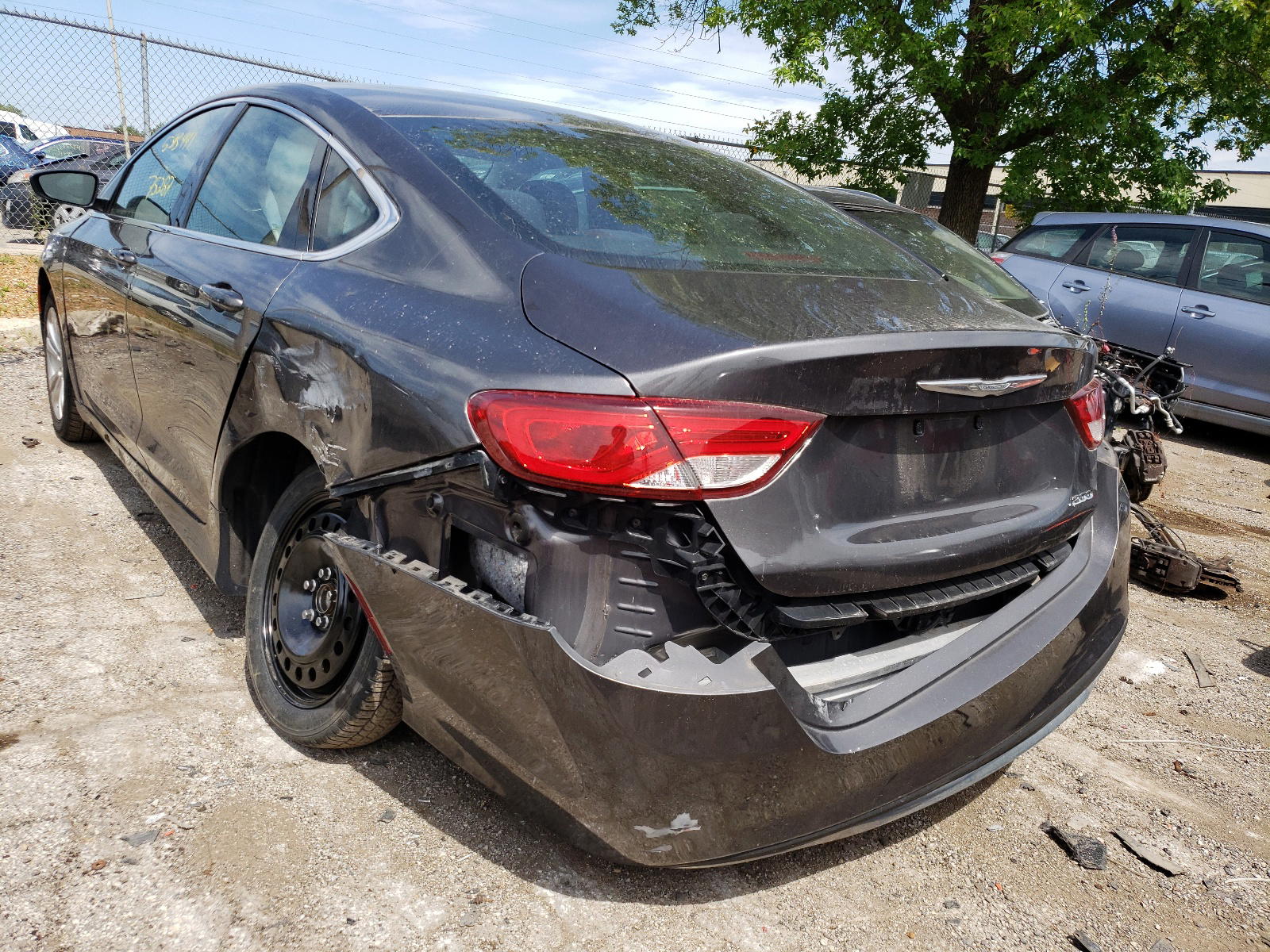 Photo 3 from auction – 2015 CHRYSLER 200 LIMITE with VIN 1C3CCCAB6FN723020