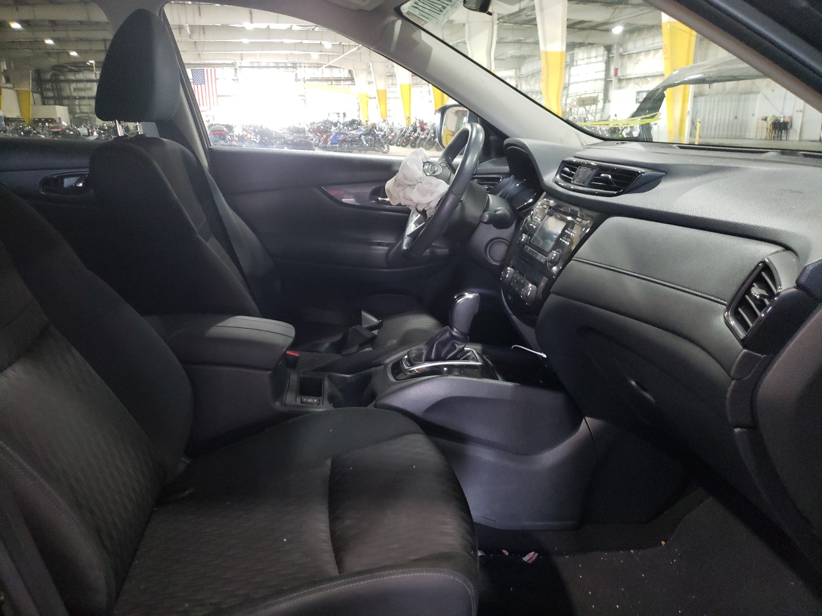 Photo 5 from auction – 2017 NISSAN ROGUE S with VIN KNMAT2MV0HP583816