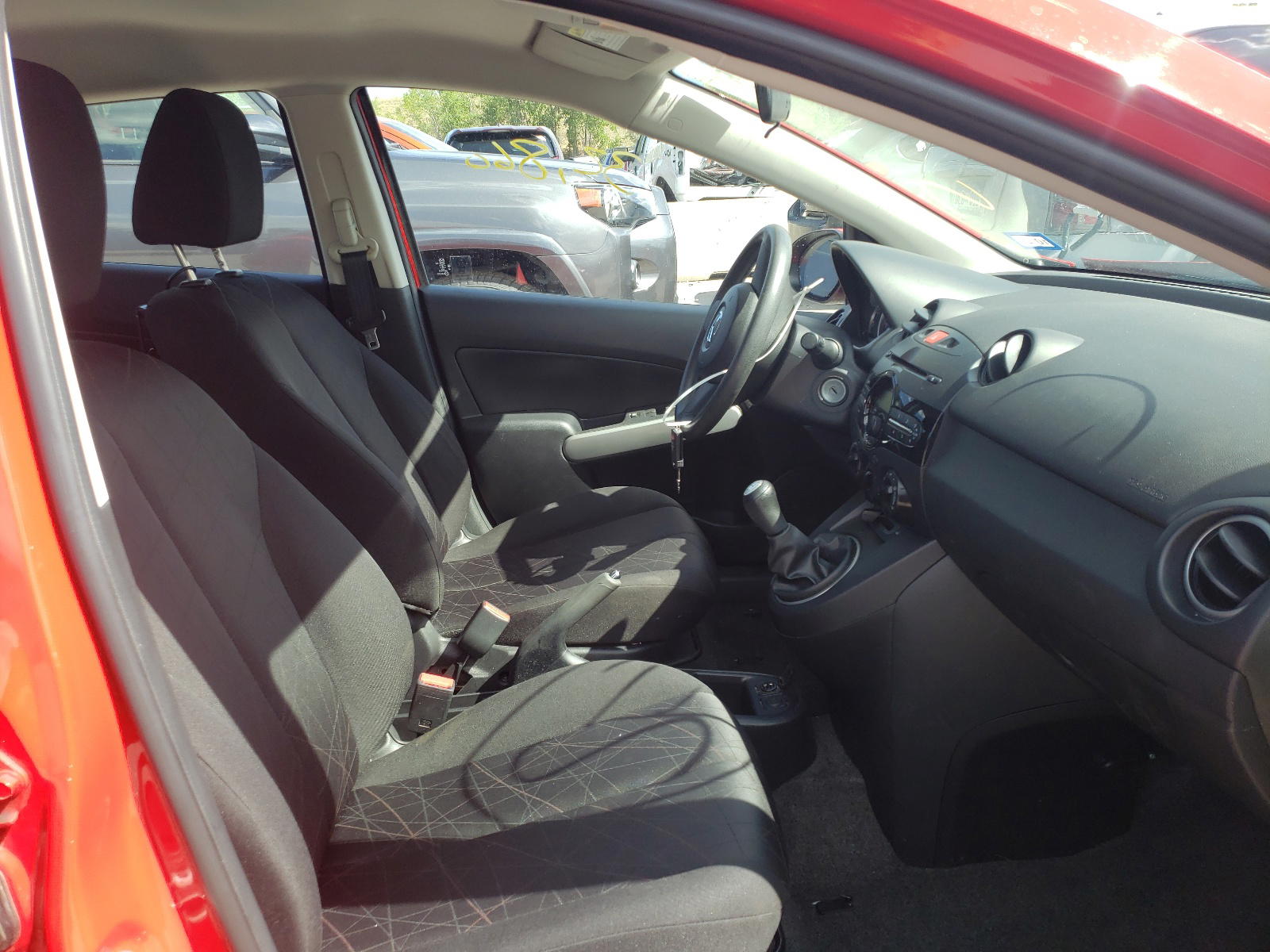Photo 5 from auction – 2011 MAZDA MAZDA2 with VIN JM1DE1HY7B0131156
