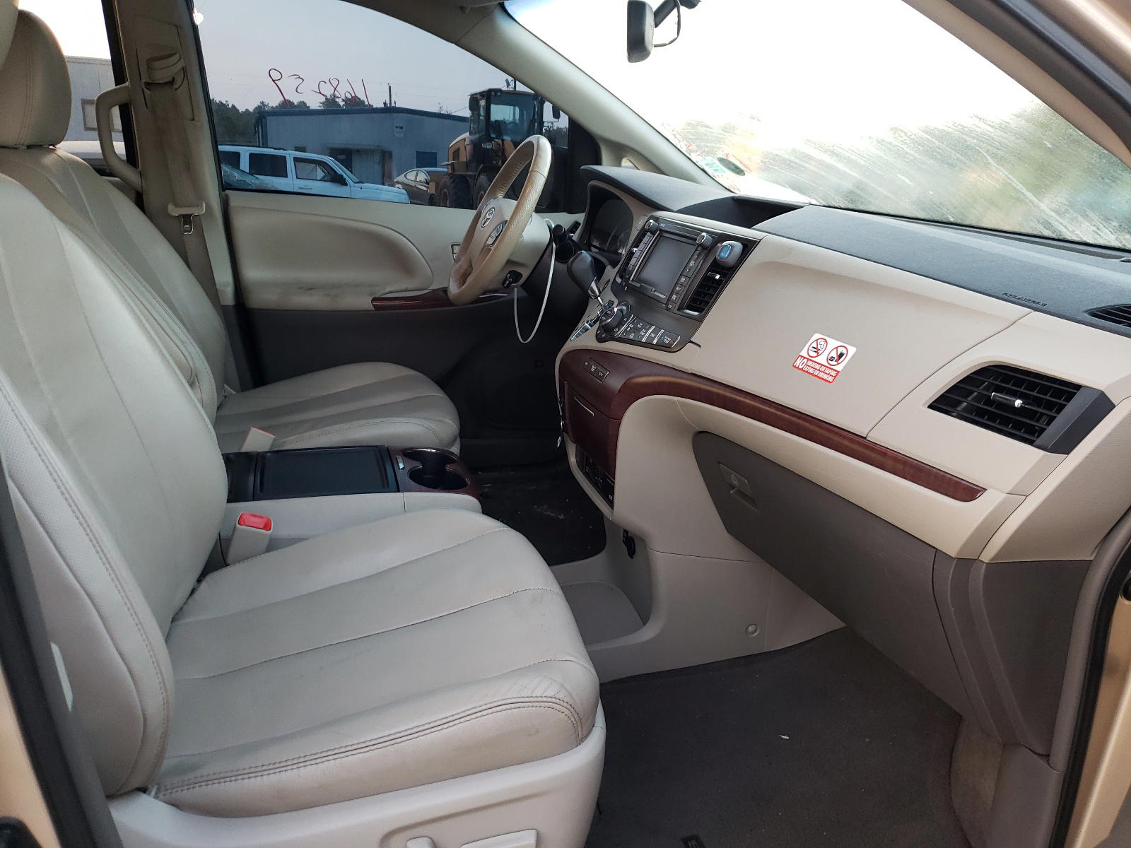 Photo 5 from auction – 2014 TOYOTA SIENNA XLE with VIN 5TDYK3DCXES484735