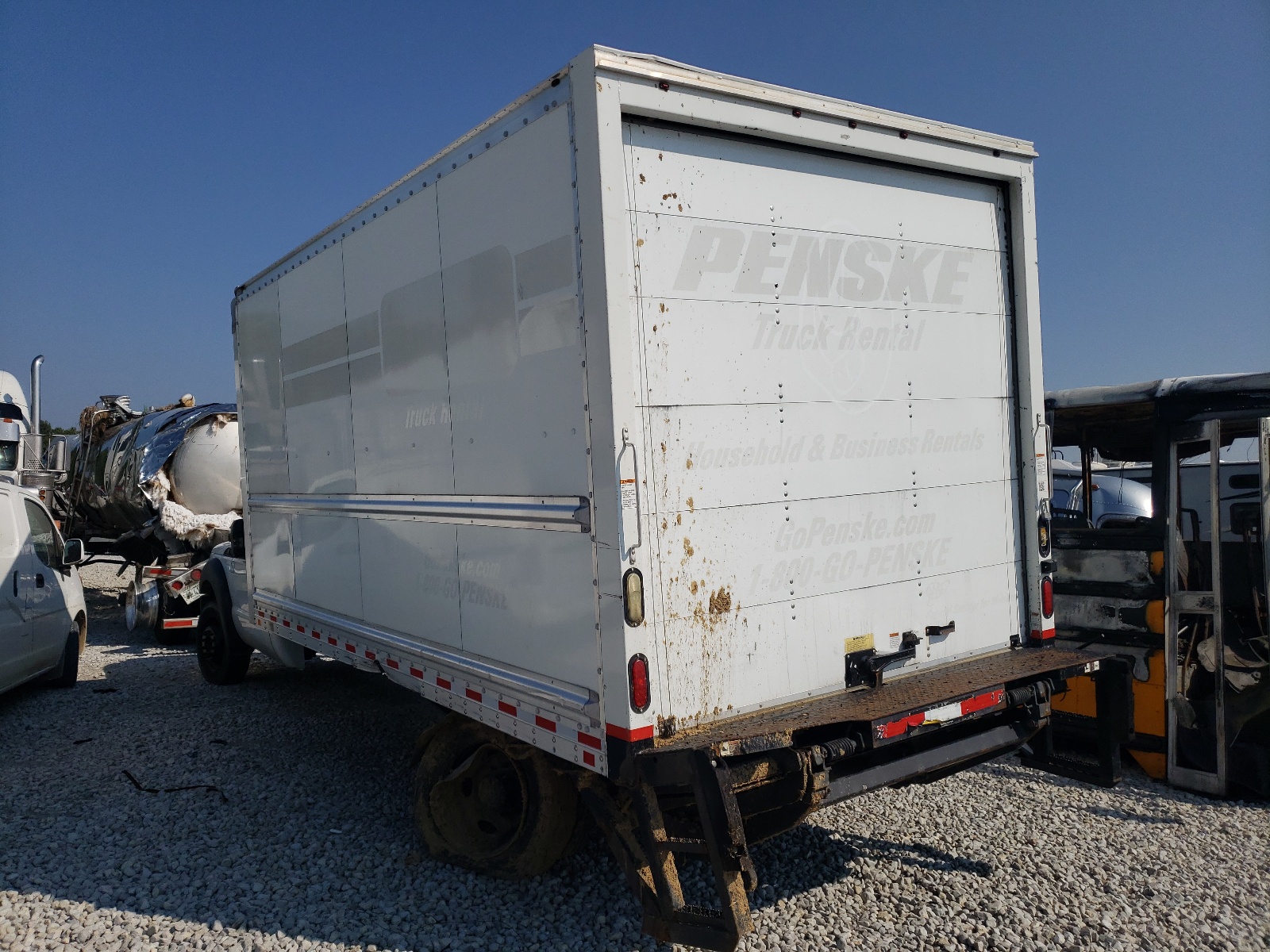Photo 3 from auction – 2016 FORD F450 SUPER with VIN 1FDUF4GY6GEB89085