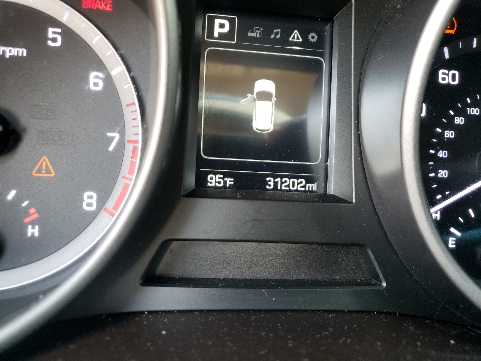 Photo 8 from auction – 2017 HYUNDAI SANTA FE S with VIN 5NMZU3LB4HH029779
