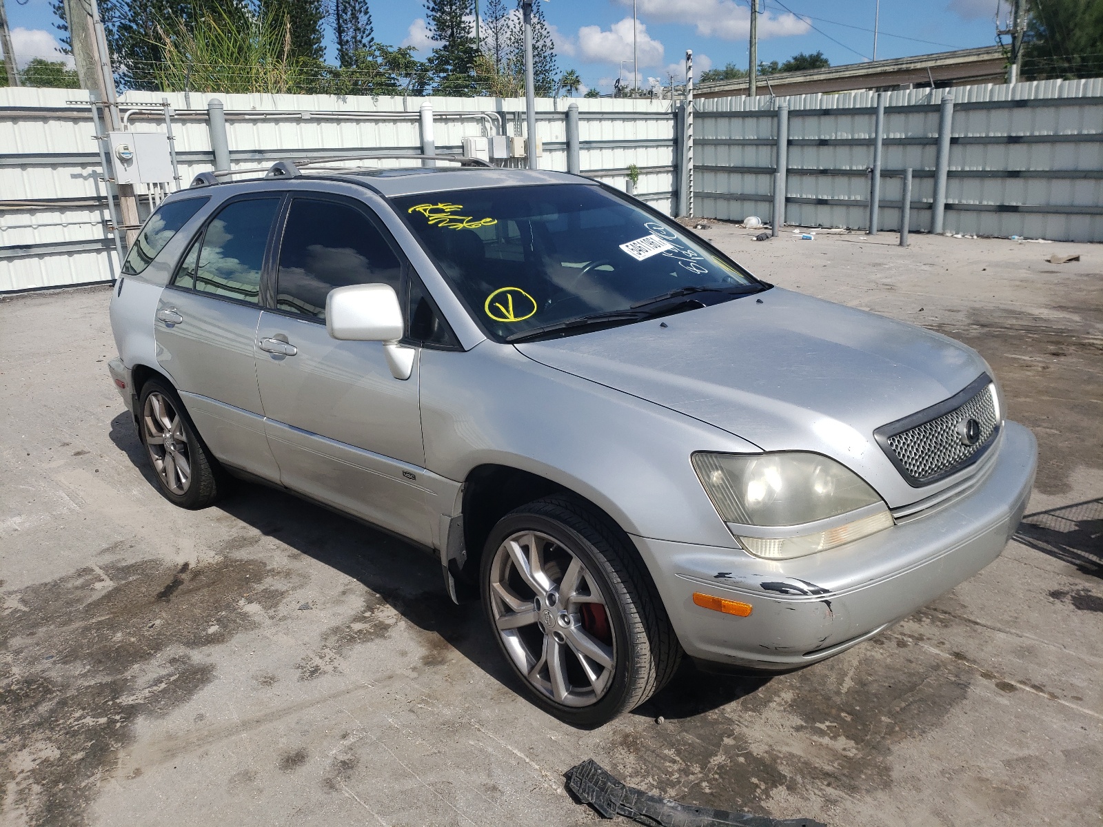 صورة رقم 1 من المزاد - 2001 LEXUS RX 300 مع VIN JTJGF10U010111877