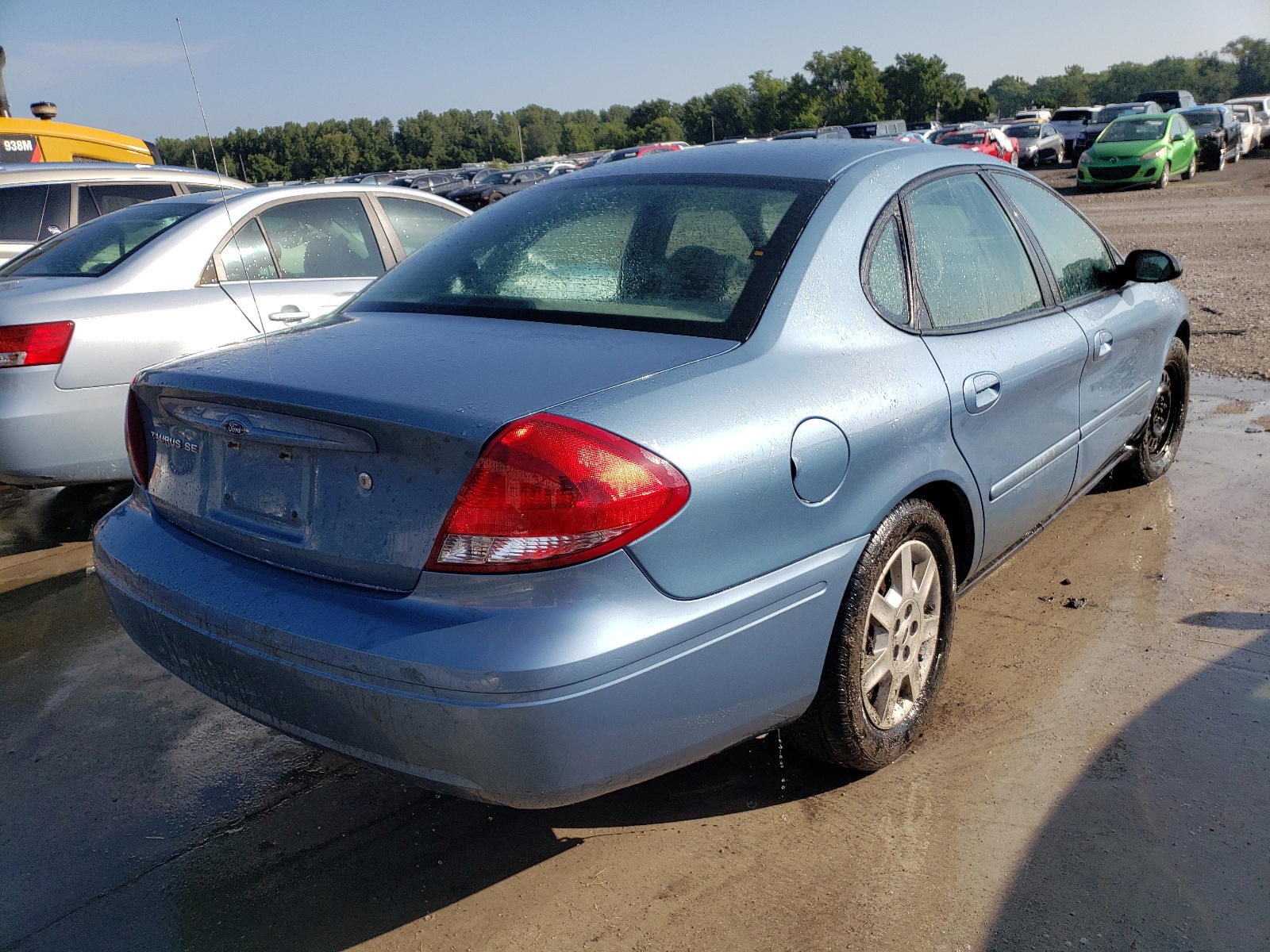 Photo 4 from auction – 2007 FORD TAURUS SE with VIN 1FAFP53U97A216215