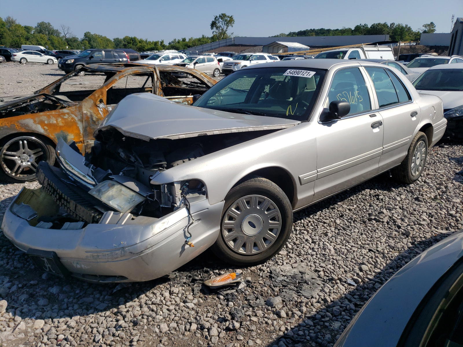 Photo 2 from auction – 2004 FORD CROWN VICT with VIN 2FAFP73W44X132545