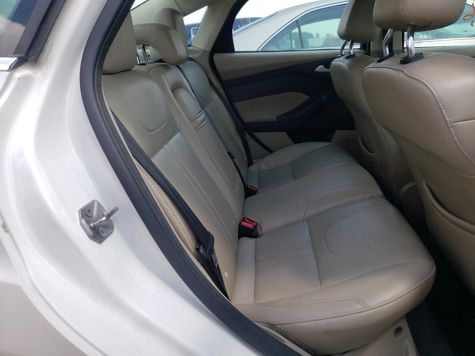 Photo 6 from auction – 2012 FORD FOCUS SEL with VIN 1FAHP3H22CL278011