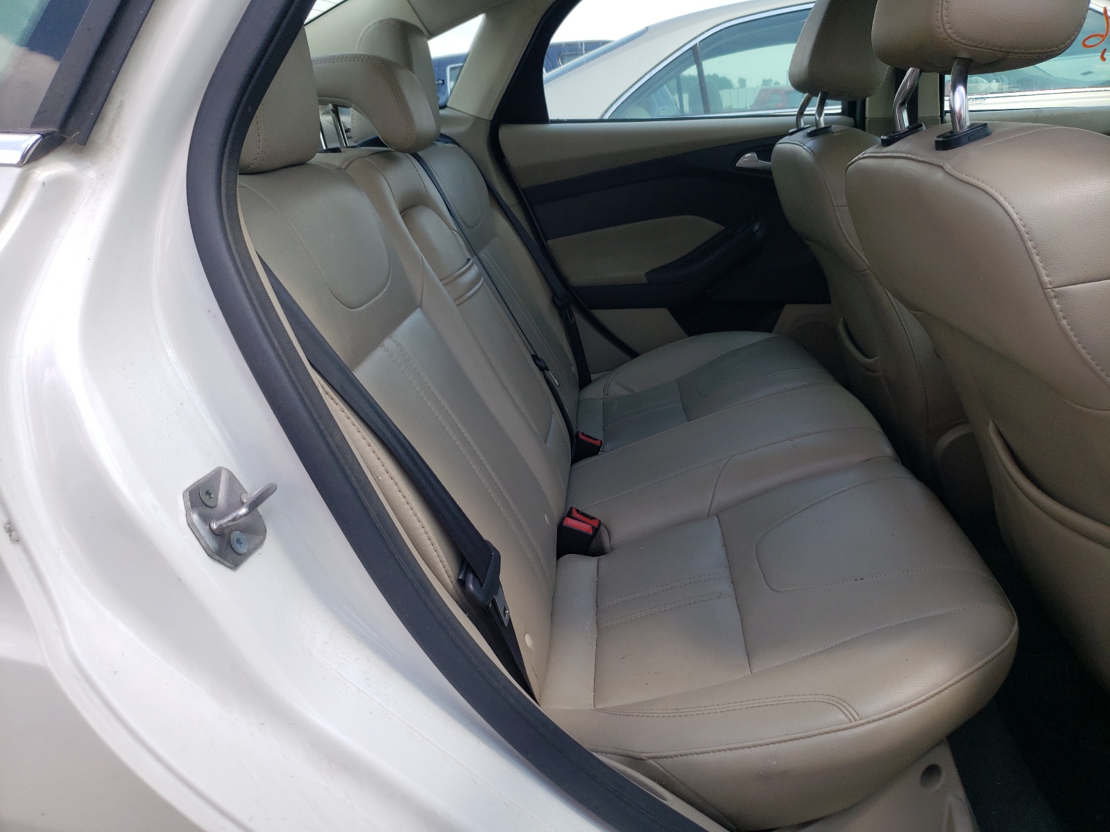 Zdjęcie 6 z aukcji – 2012 FORD FOCUS SEL z VIN 1FAHP3H22CL278011
