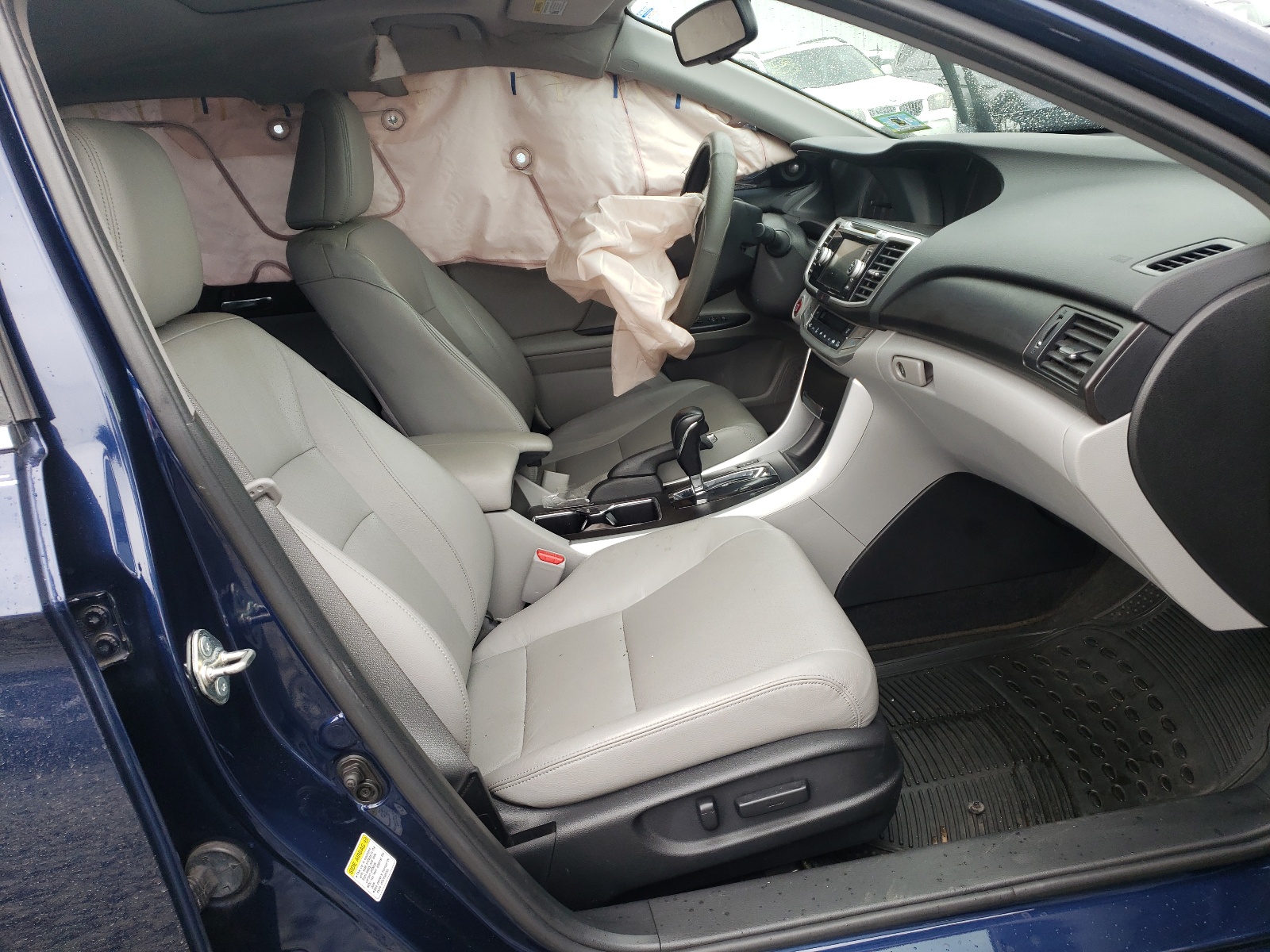 Photo 5 from auction – 2015 HONDA ACCORD EXL with VIN 1HGCR2F83FA176069