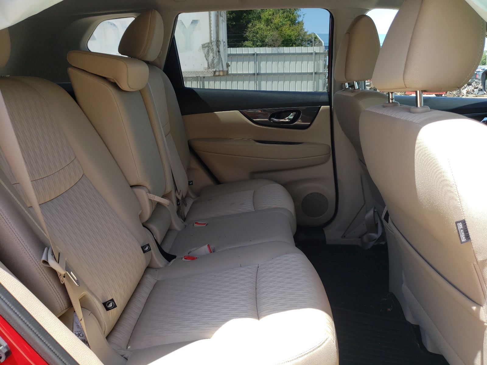 Photo 6 from auction – 2017 NISSAN ROGUE S with VIN JN8AT2MT6HW396671