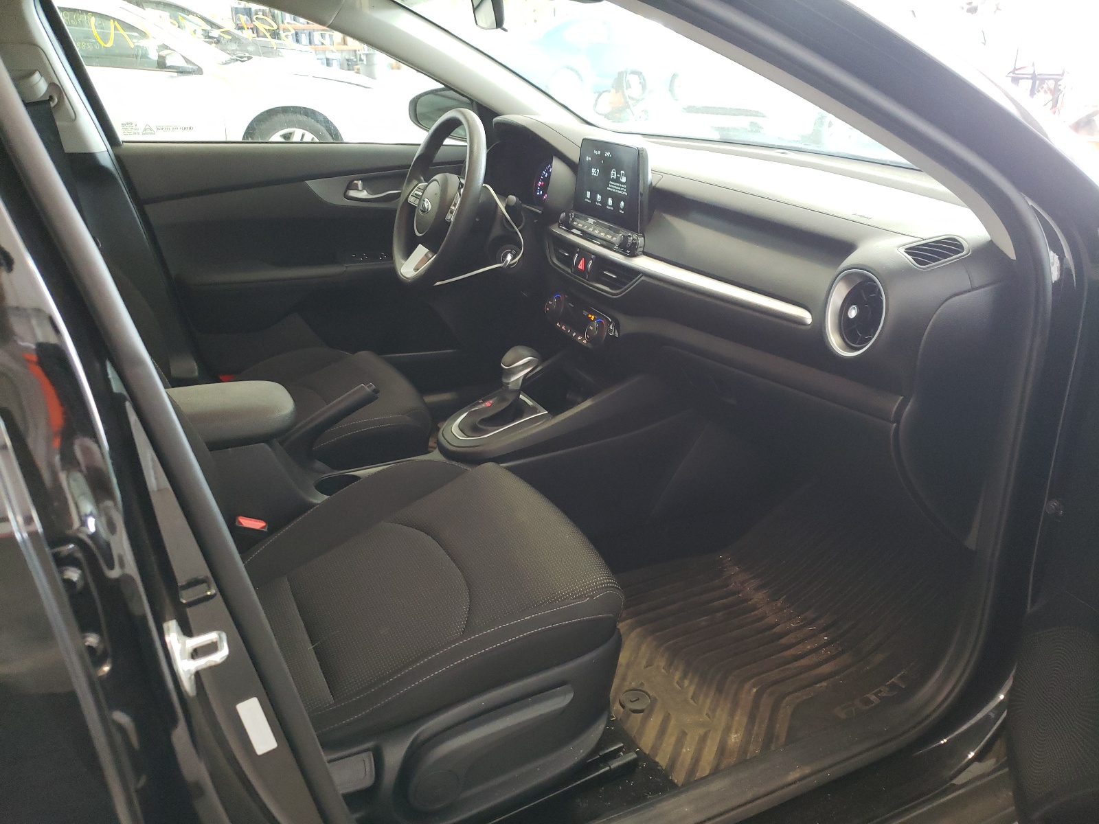 Photo 5 from auction – 2019 KIA FORTE FE with VIN 3KPF24AD6KE071789