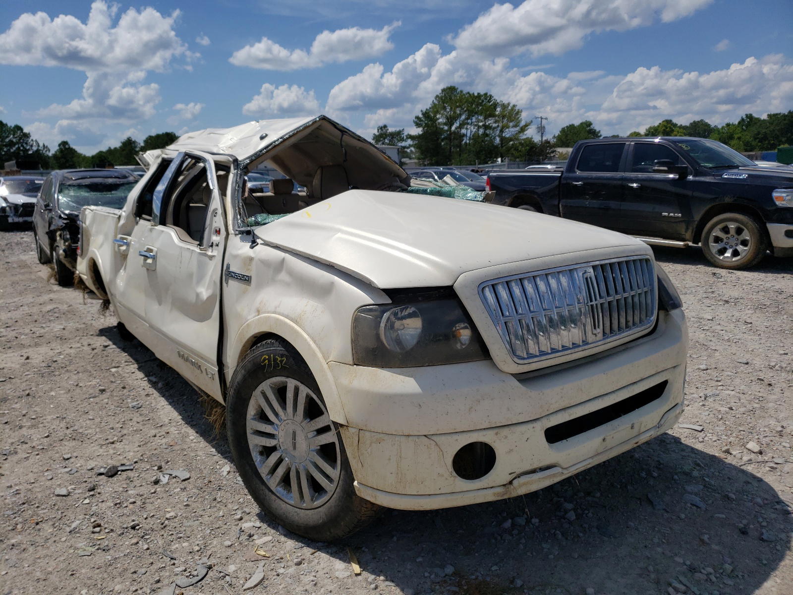 LINCOLN MARK LT 2007 with VIN 5LTPW16507FJ08824 - Photo from auction