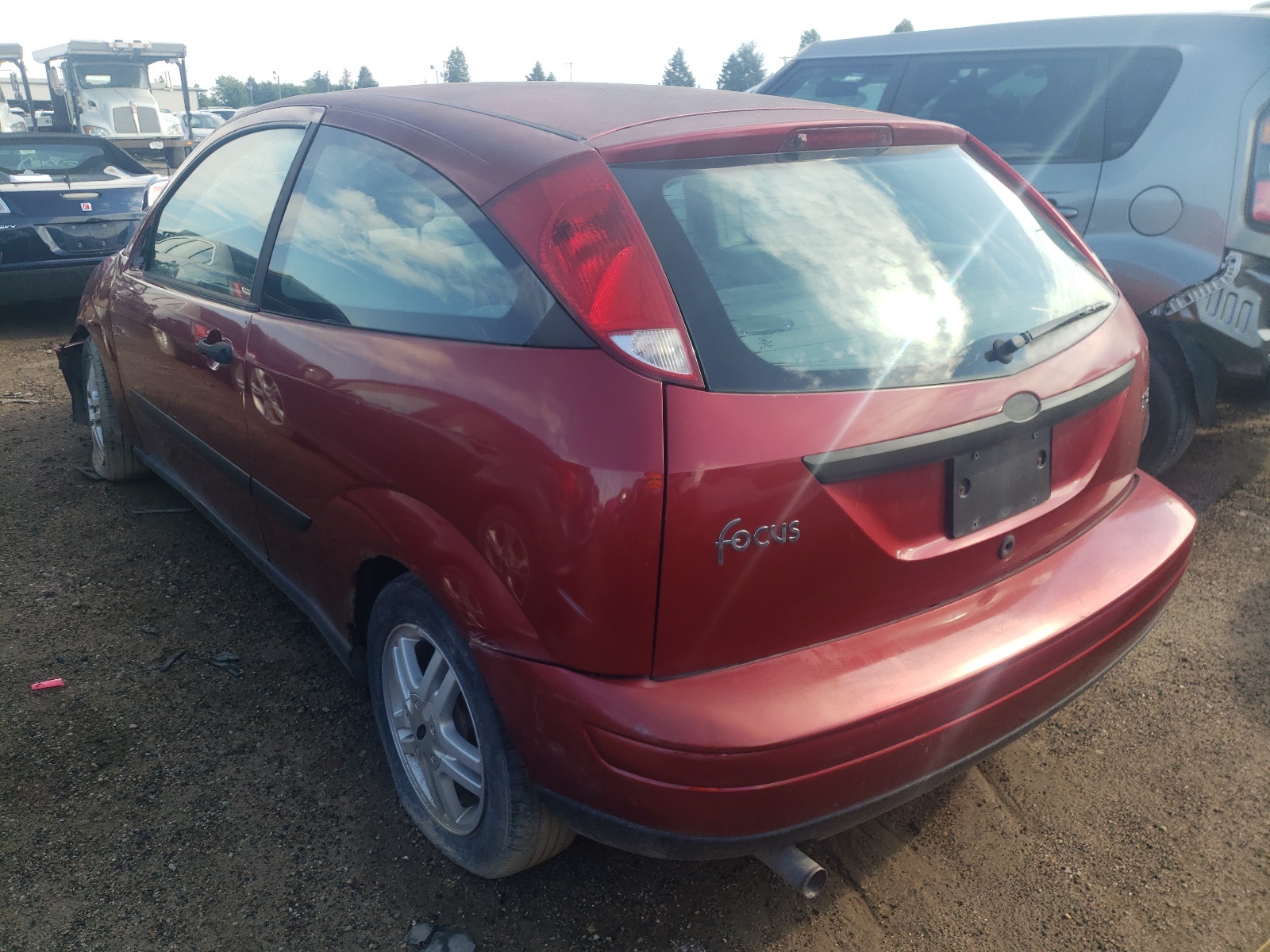 Photo 3 from auction – 2000 FORD FOCUS ZX3 with VIN 3FAFP3132YR129746